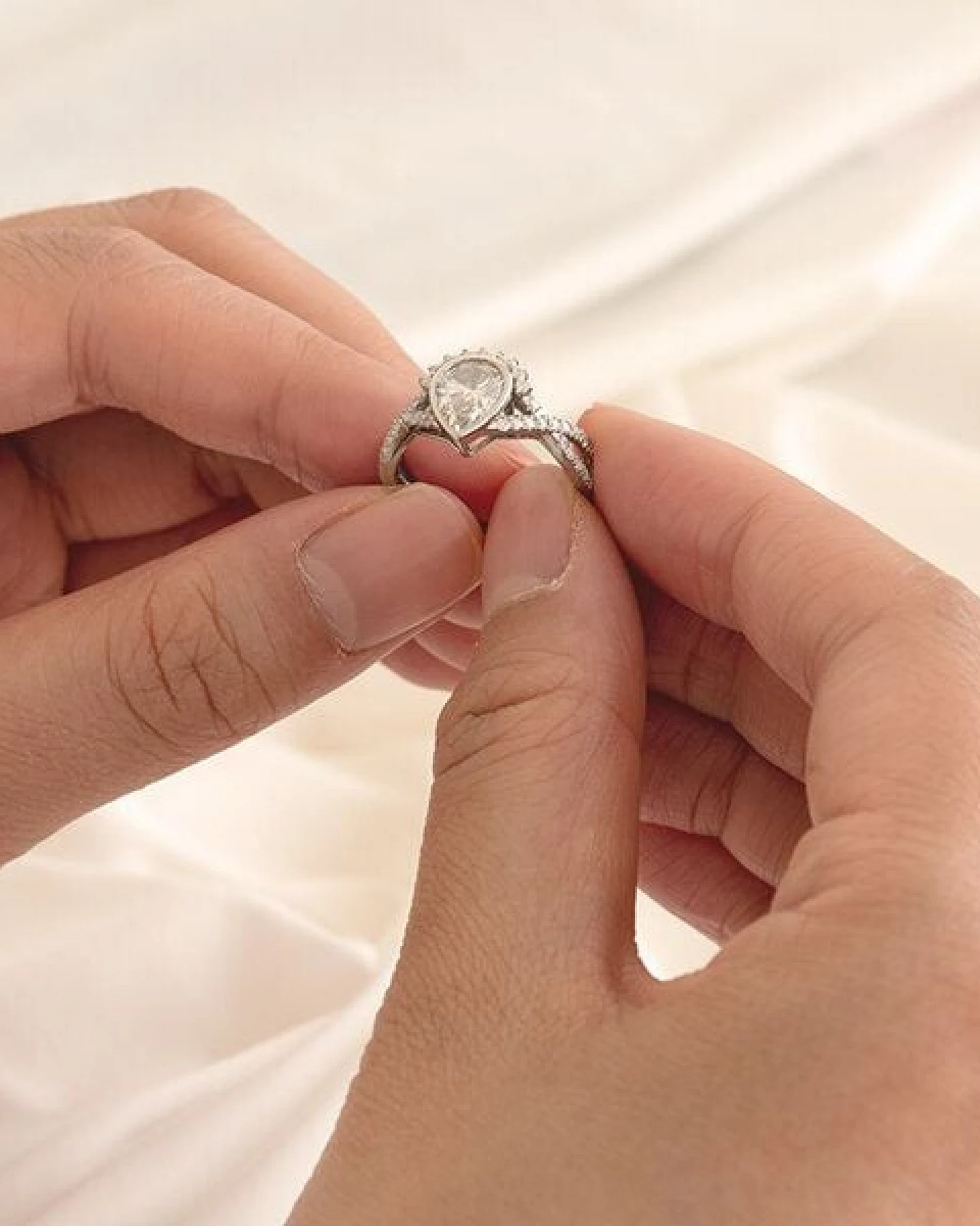 Eppi Einzigartiger Verlobungsring mit Moissaniten Alica – Ansicht 3