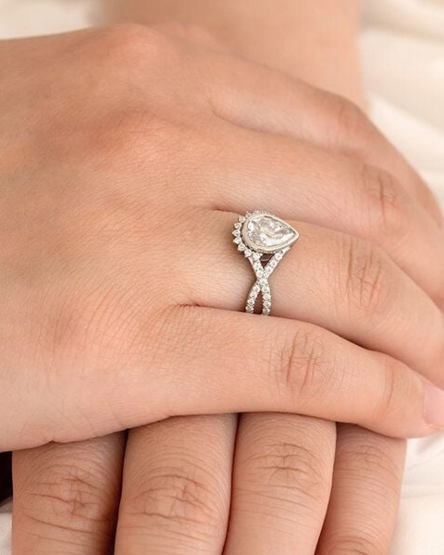 Eppi Einzigartiger Verlobungsring mit Moissaniten Alica – Ansicht 4