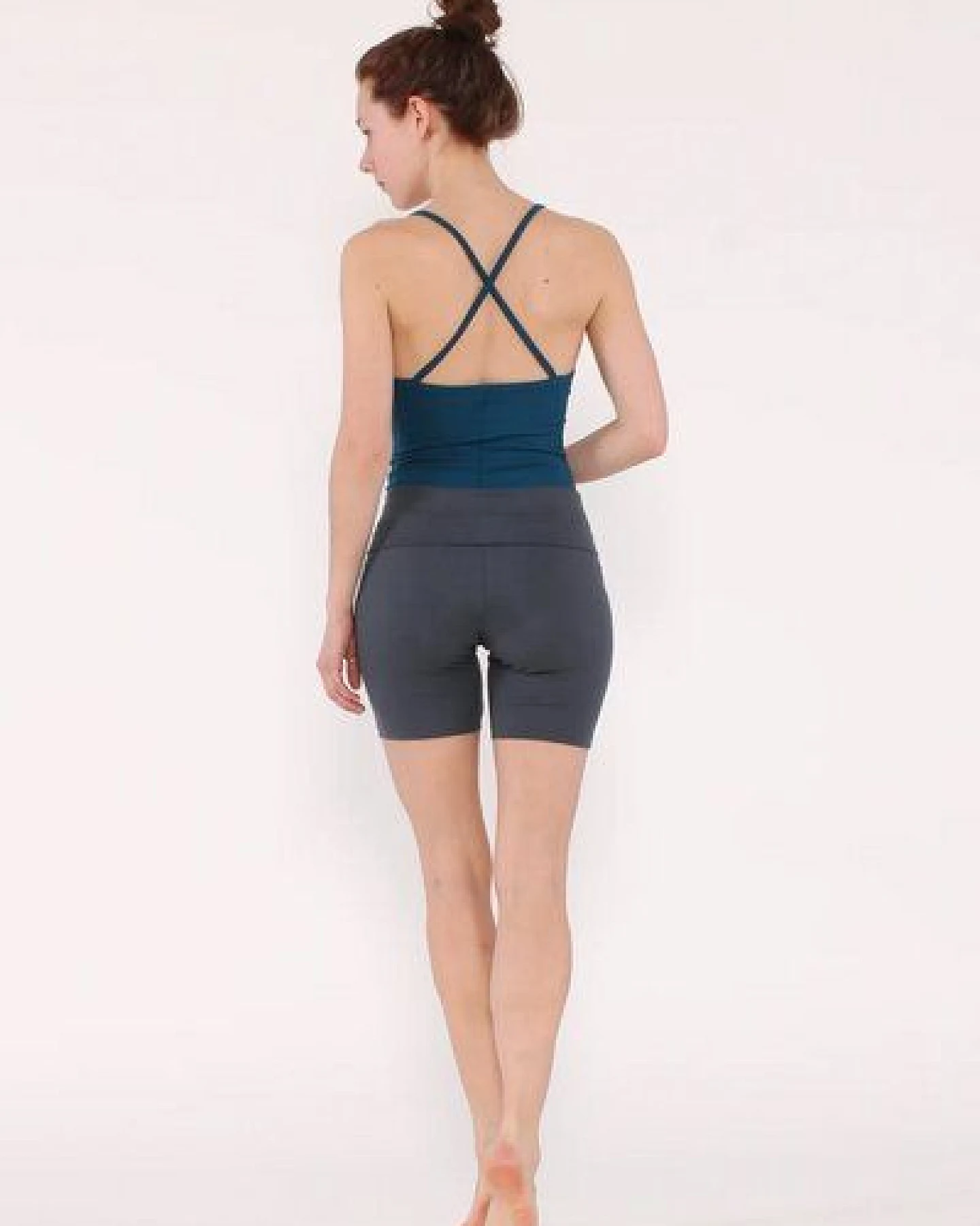 YOIQI Yoga Shorts high + tight aus Biobaumwolle – Ansicht 2