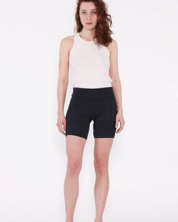 YOIQI Yoga Shorts high + tight aus Biobaumwolle