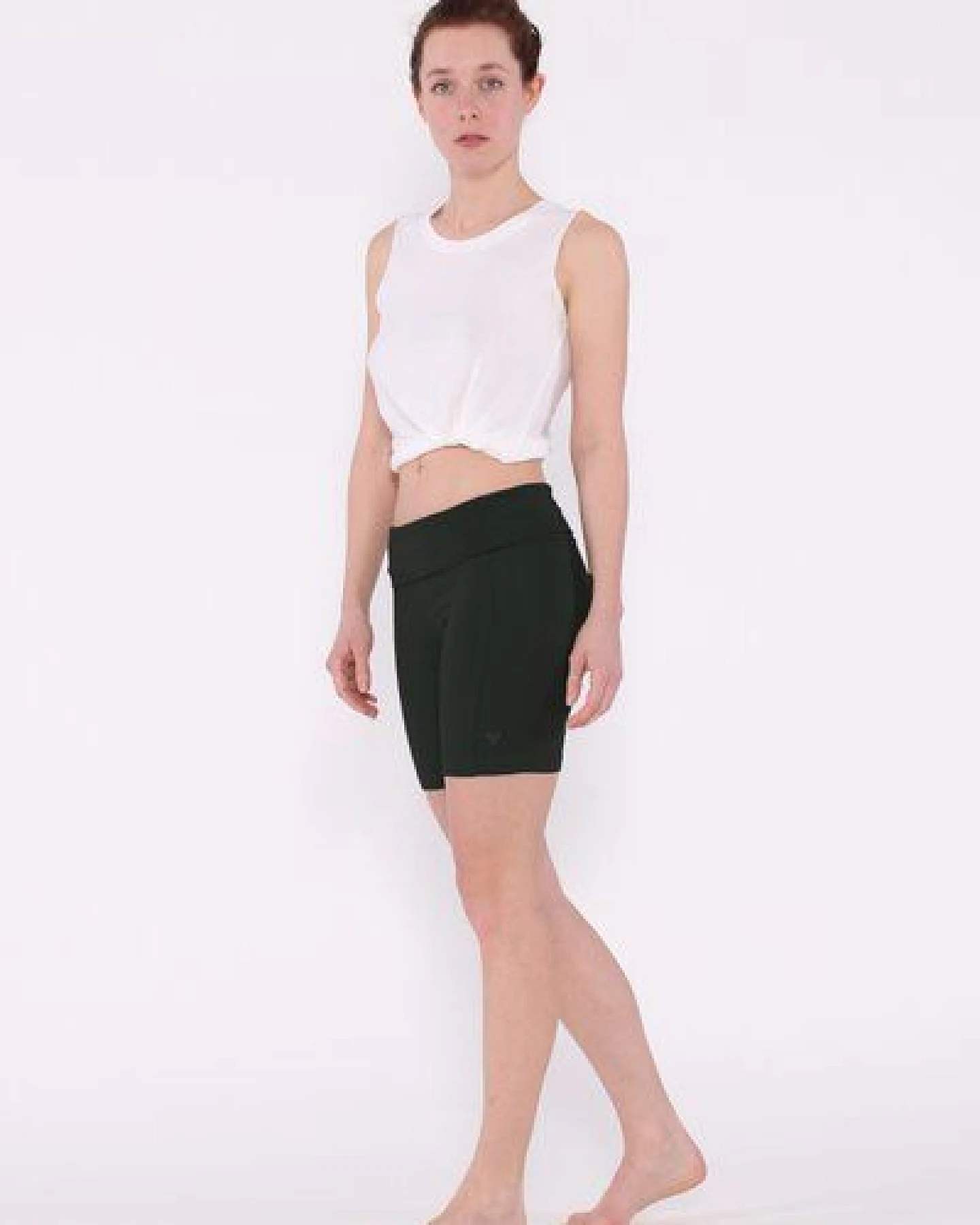 YOIQI Yoga Shorts high + tight aus Biobaumwolle – Ansicht 2