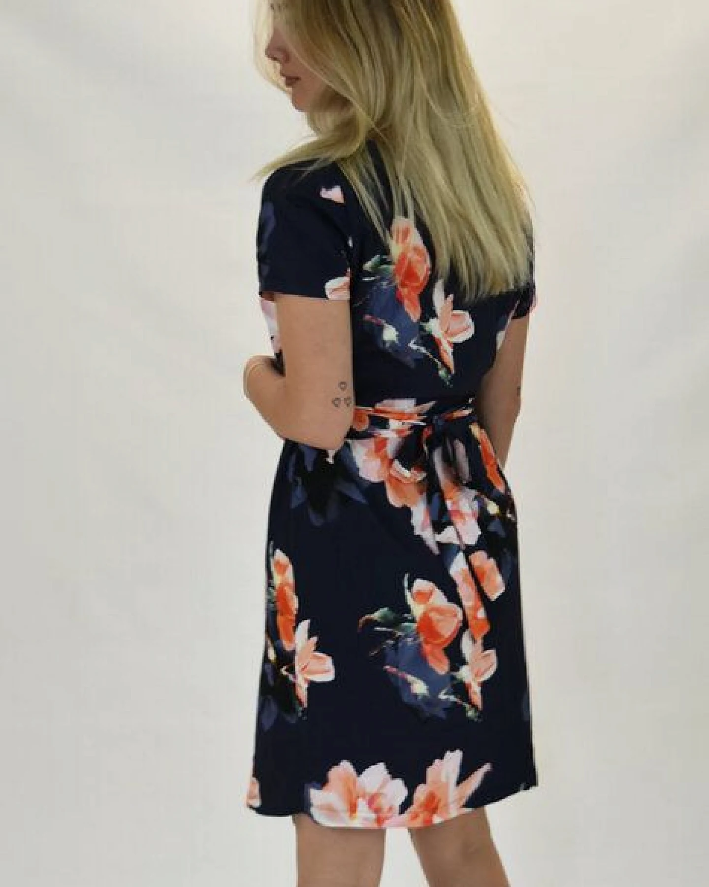 Aatise Wickelkleid 100% EcoVero Kurzarm Ziska- in Franckreich hergestellt – Ansicht 3