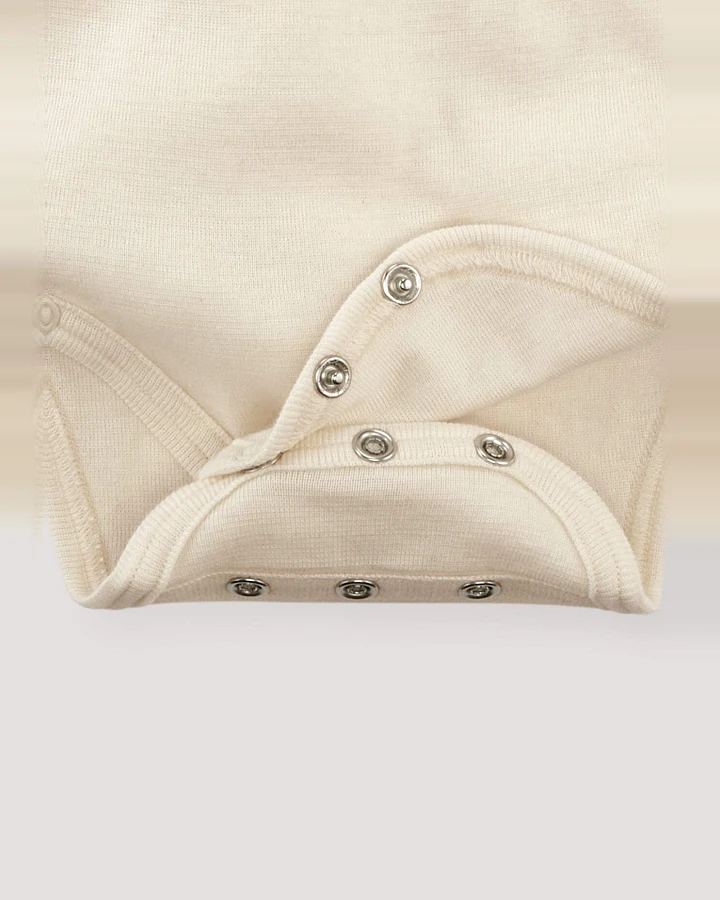 hessnatur Baby Wickelbody aus Bio-Baumwolle mit Bio-Merinowolle und Seide - natur - Größe 50/56