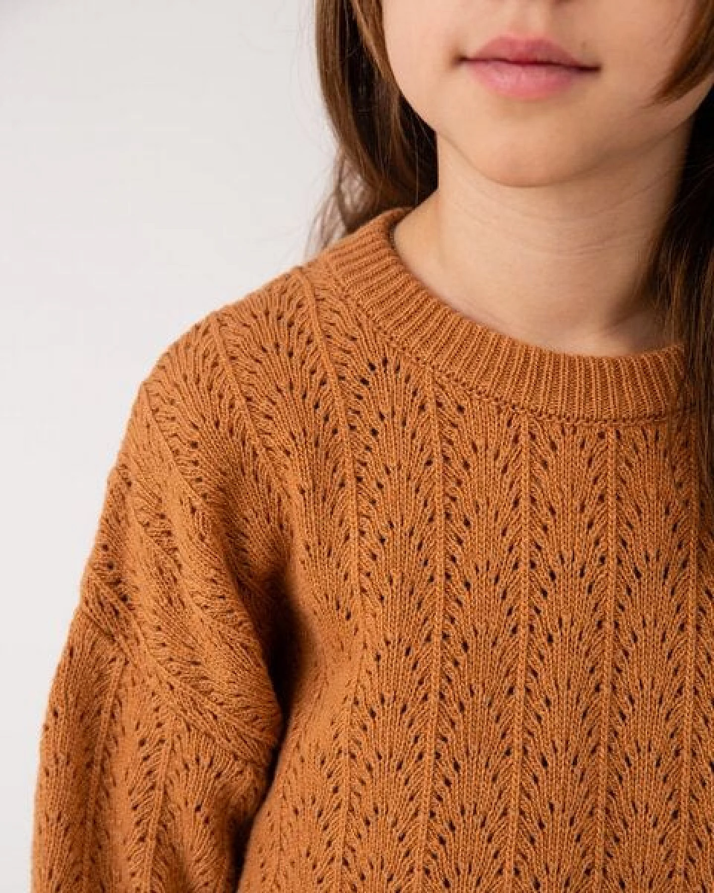 Matona Gestrickter Pullover mit Lochmuster für Kinder aus recycelter Wolle / Lace Sweater – Ansicht 3