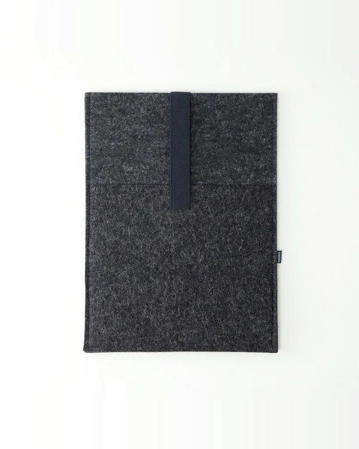 matilda k. manufaktur Minimalistische Hülle aus Wollfilz 'moritz' (mit Einsteckfach) für Tablet