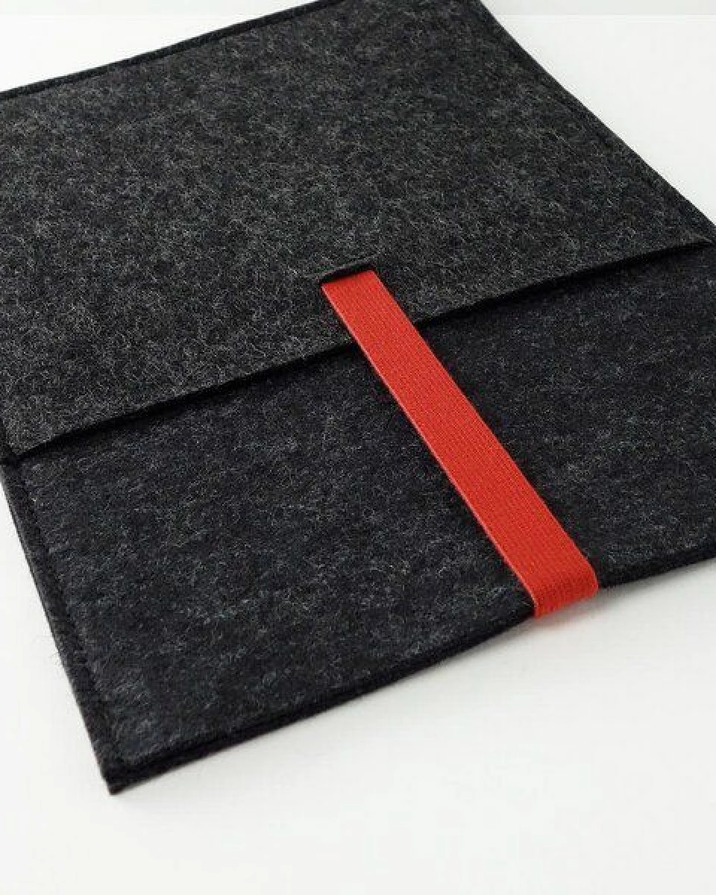 matilda k. manufaktur Minimalistische Hülle aus Wollfilz 'moritz' (mit Einsteckfach) für Tablet – Ansicht 4