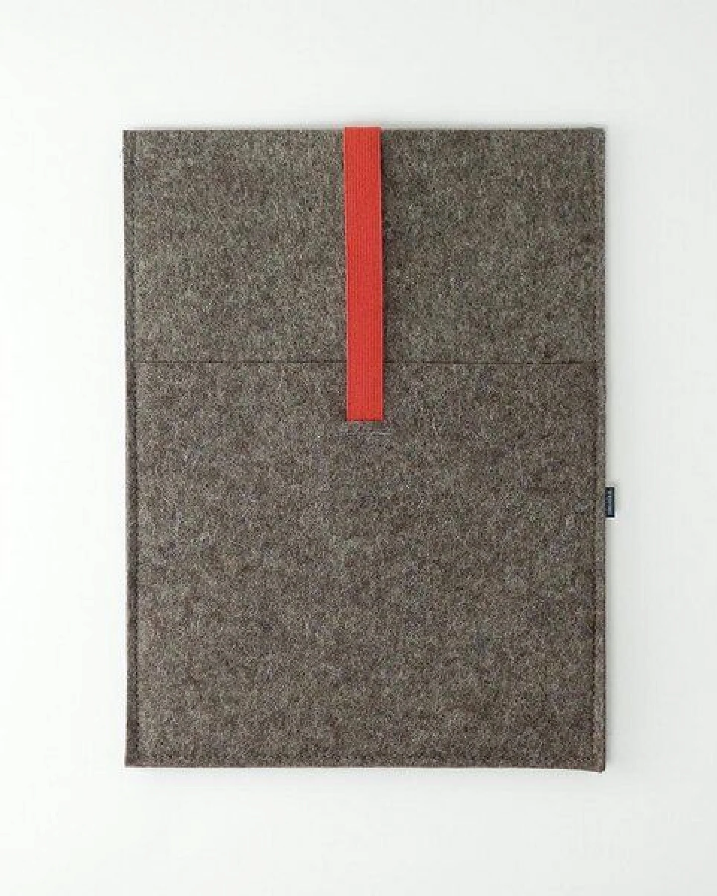 matilda k. manufaktur Minimalistische Hülle aus Wollfilz 'moritz' (mit Einsteckfach) für Tablet – Ansicht 2