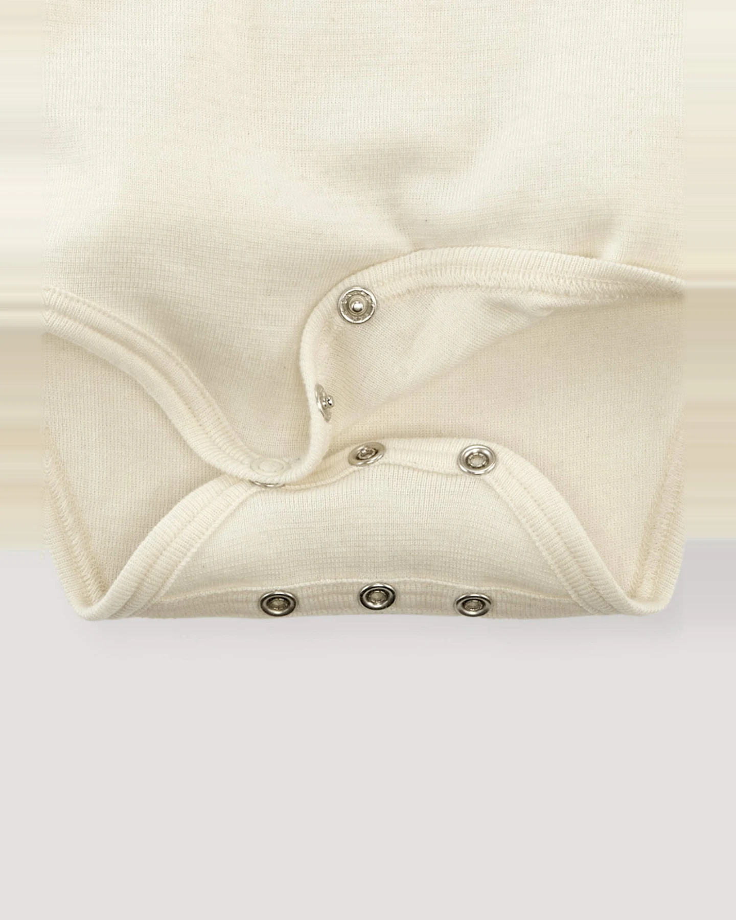 hessnatur Baby Langarm Body aus Bio-Baumwolle mit Bio-Merinowolle und Seide - natur - Größe 98/104 – Ansicht 2