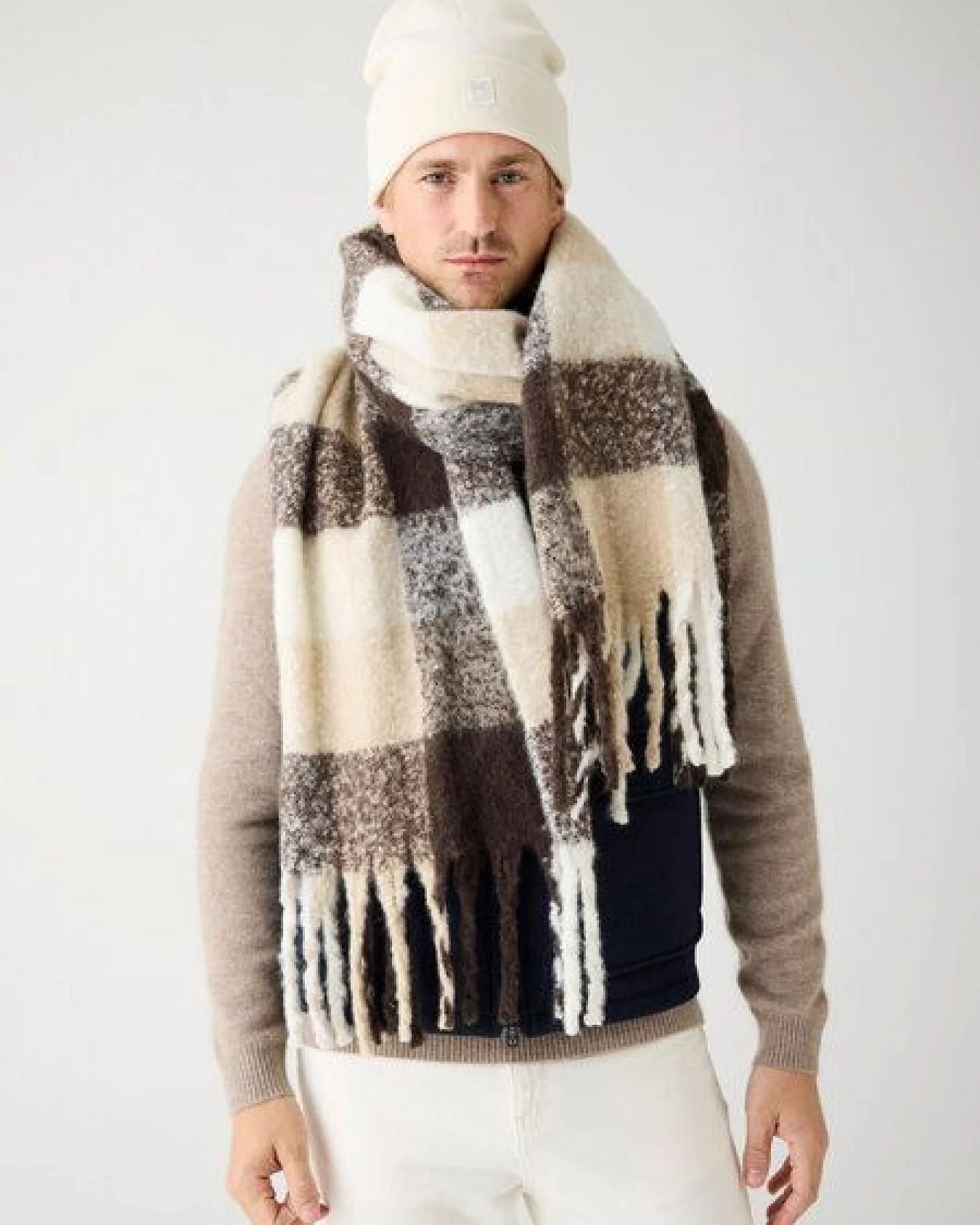 KnowledgeCotton Apparel Veganer Winterschal - kariert - aus recyceltem Polyester – Ansicht 2