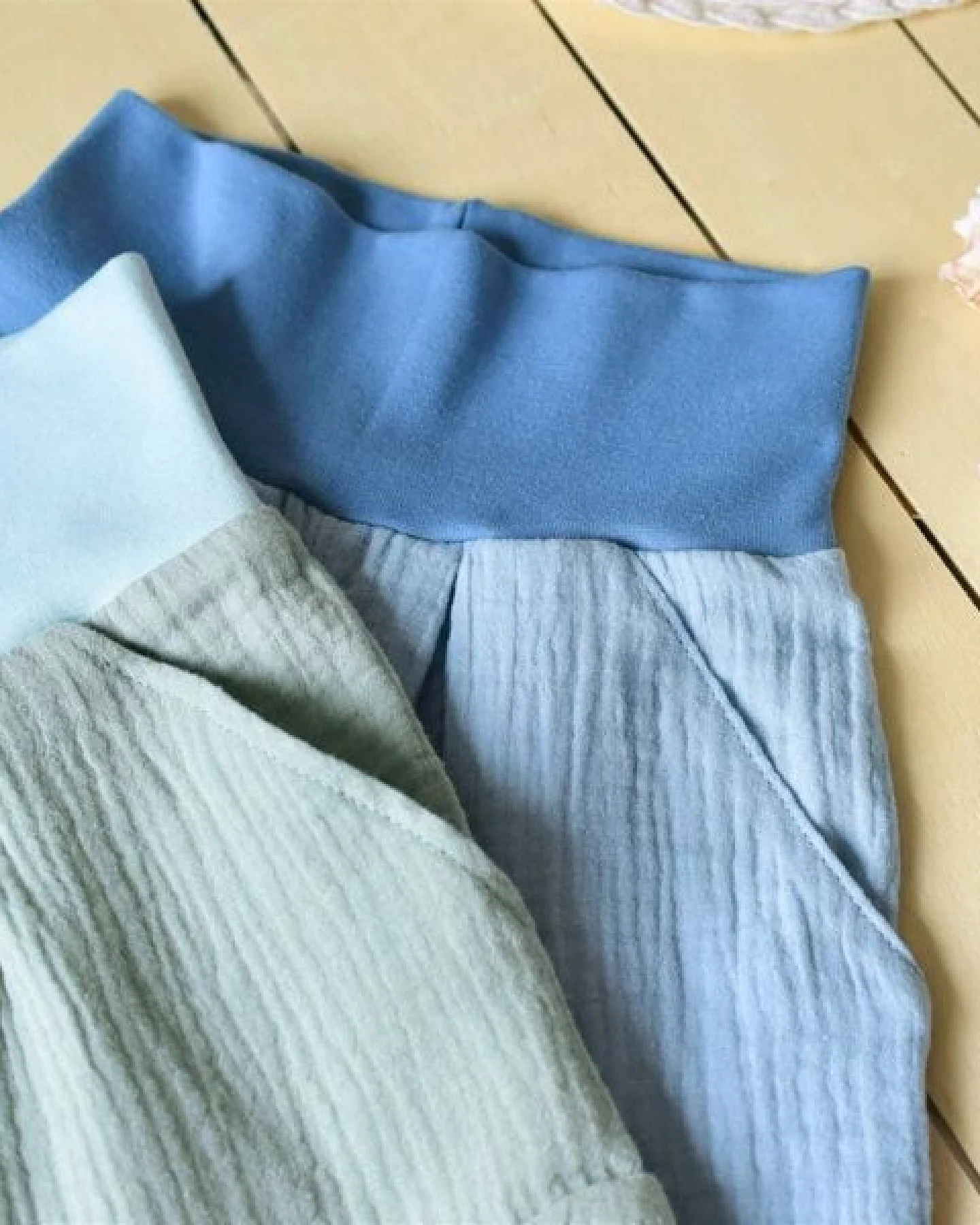 Babbily Kinder Sommer Shorts mit Komfortbund - Bio-Musselin – Ansicht 2