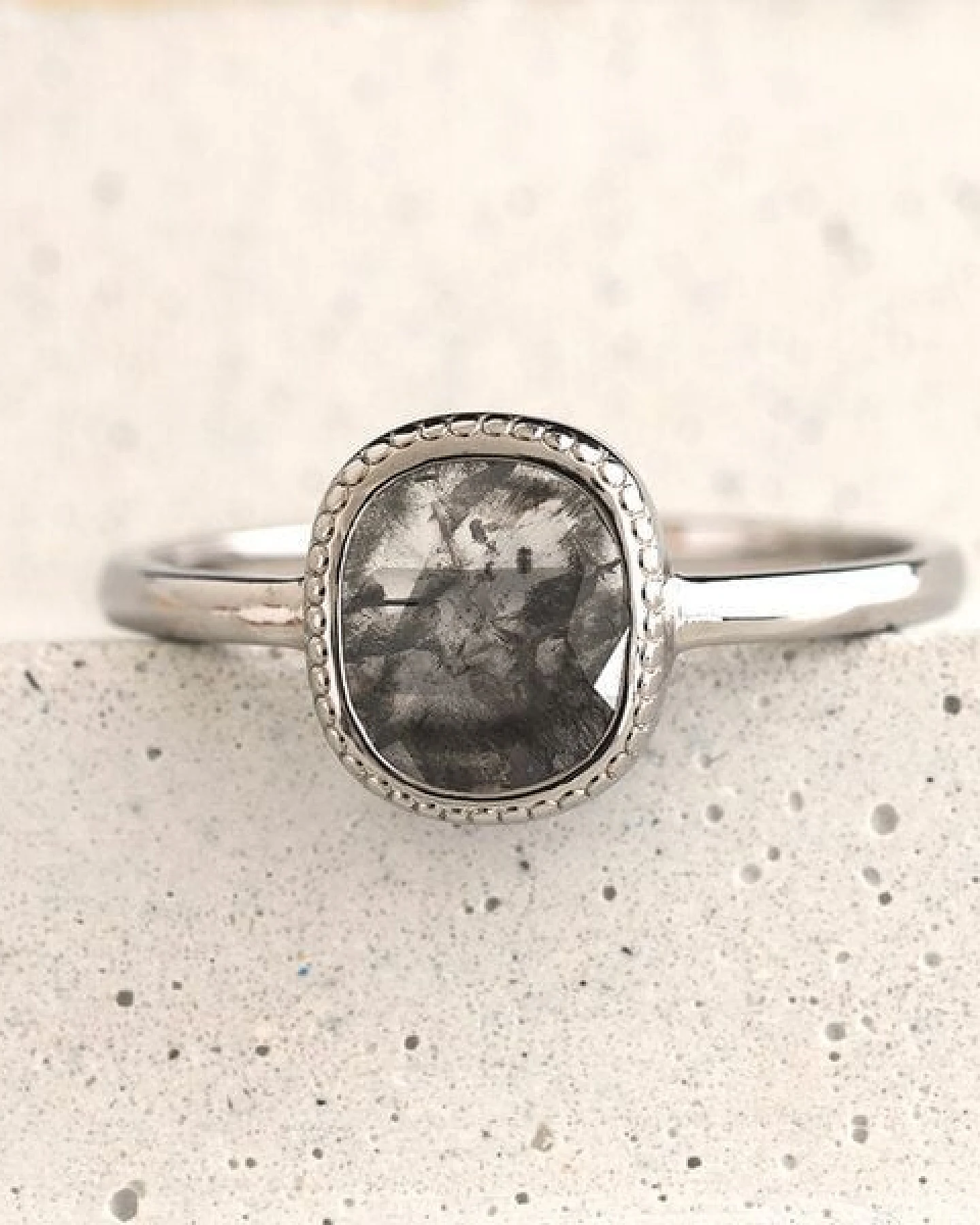 Eppi Ring mit Salt and Pepper Diamanten Esther – Ansicht 2