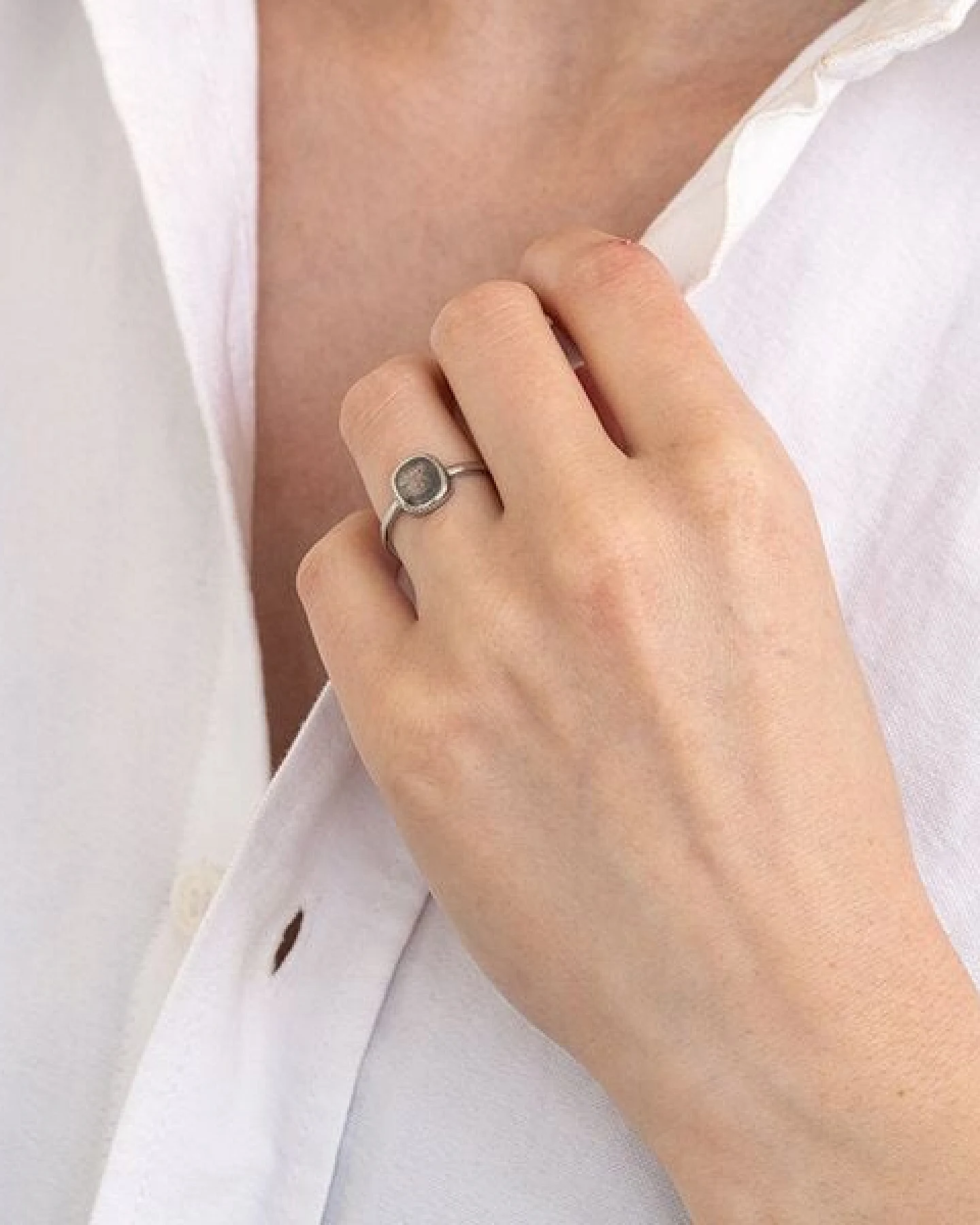 Eppi Ring mit Salt and Pepper Diamanten Esther – Ansicht 4