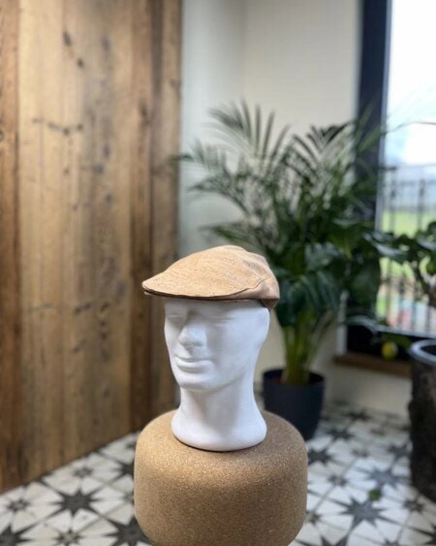 Kork-Deko Schiebermütze aus Korkstoff - beige oder braun - Kork Mütze, Korkhut – Ansicht 4