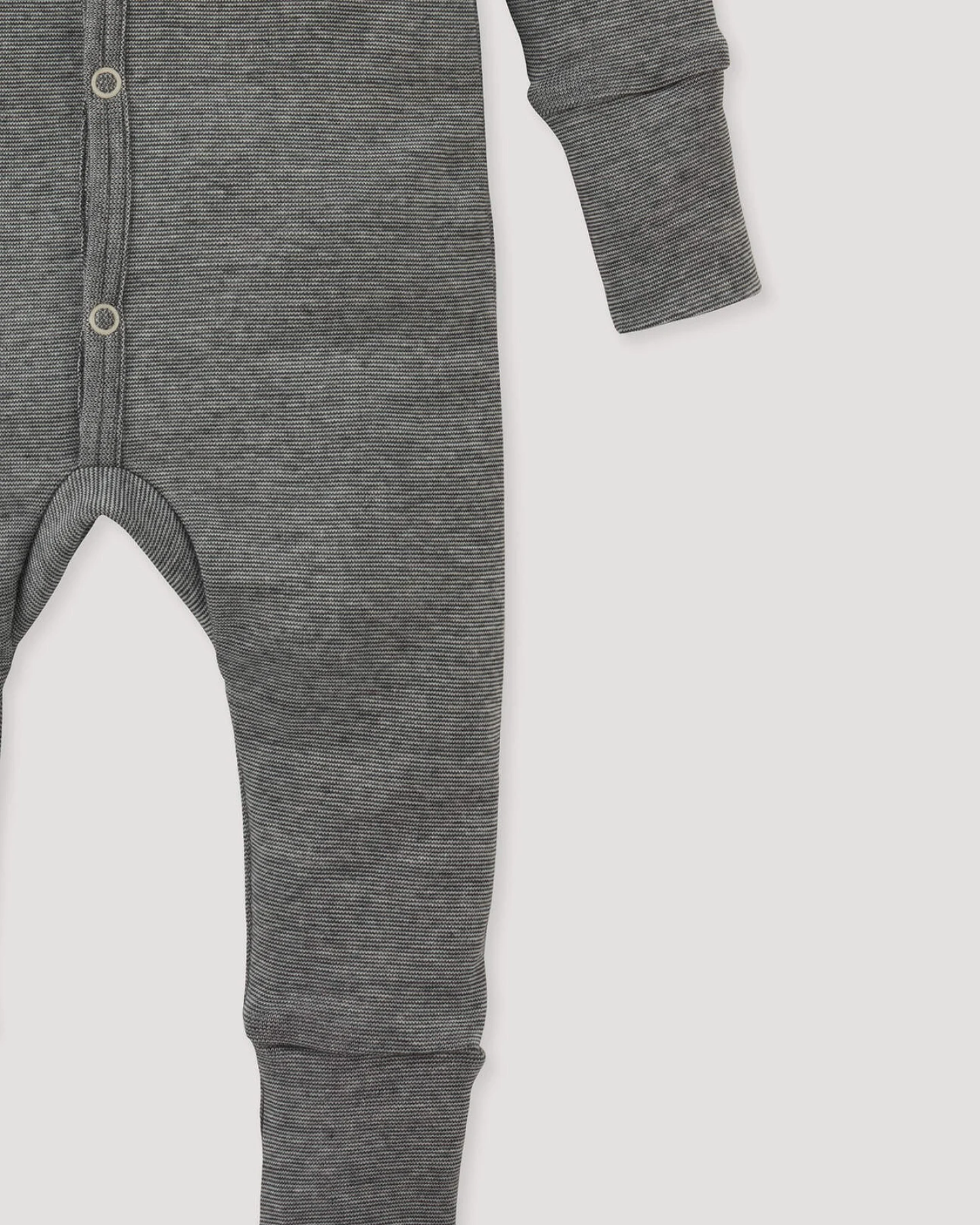 hessnatur Baby Schlafoverall aus Bio-Baumwolle mit Bio-Merinowolle und Seide - grau - Größe 74/80 – Ansicht 3