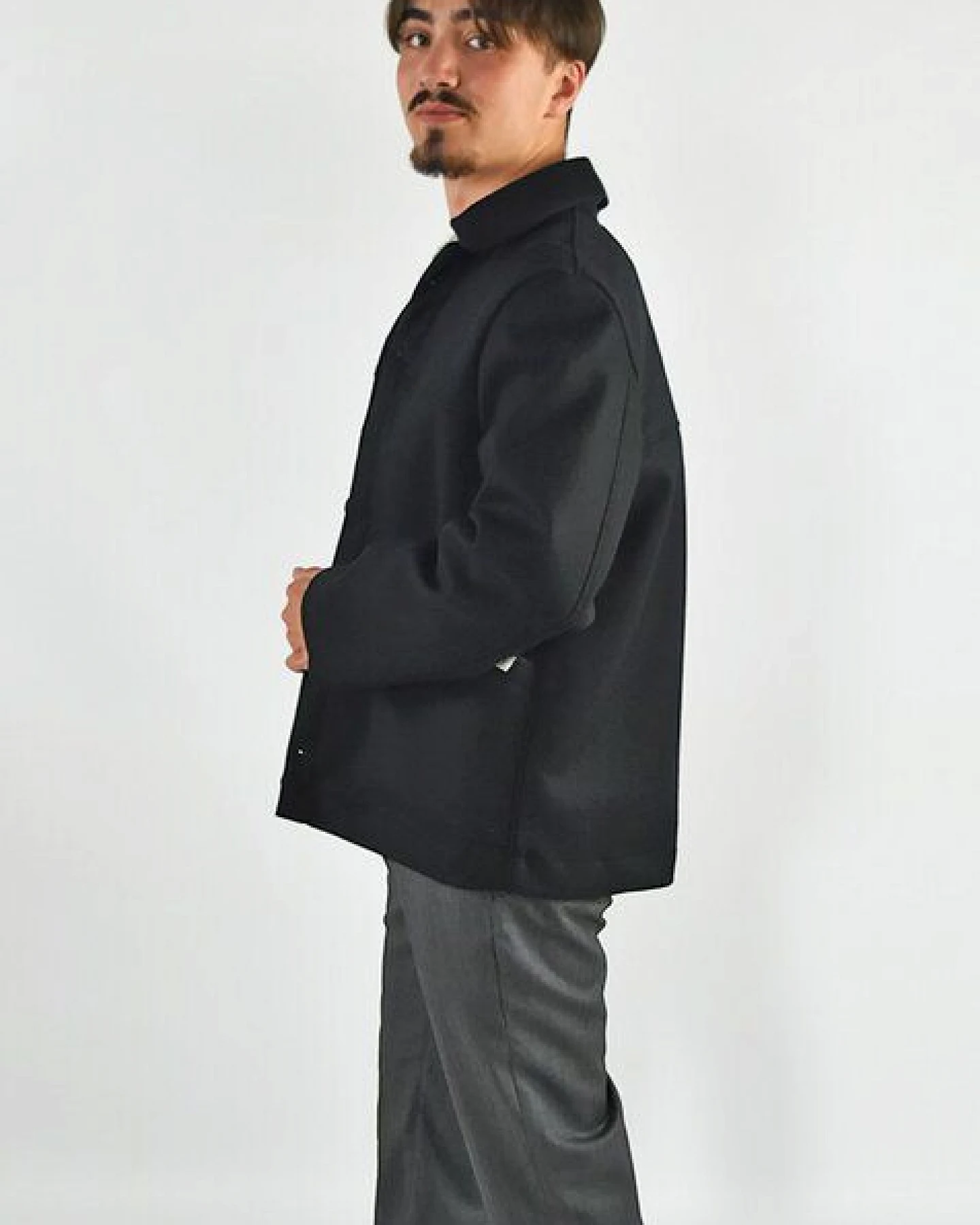 Aatise Herrenjacke aus schwarzer upgecycelter Wolle made in France Zuffle – Ansicht 2