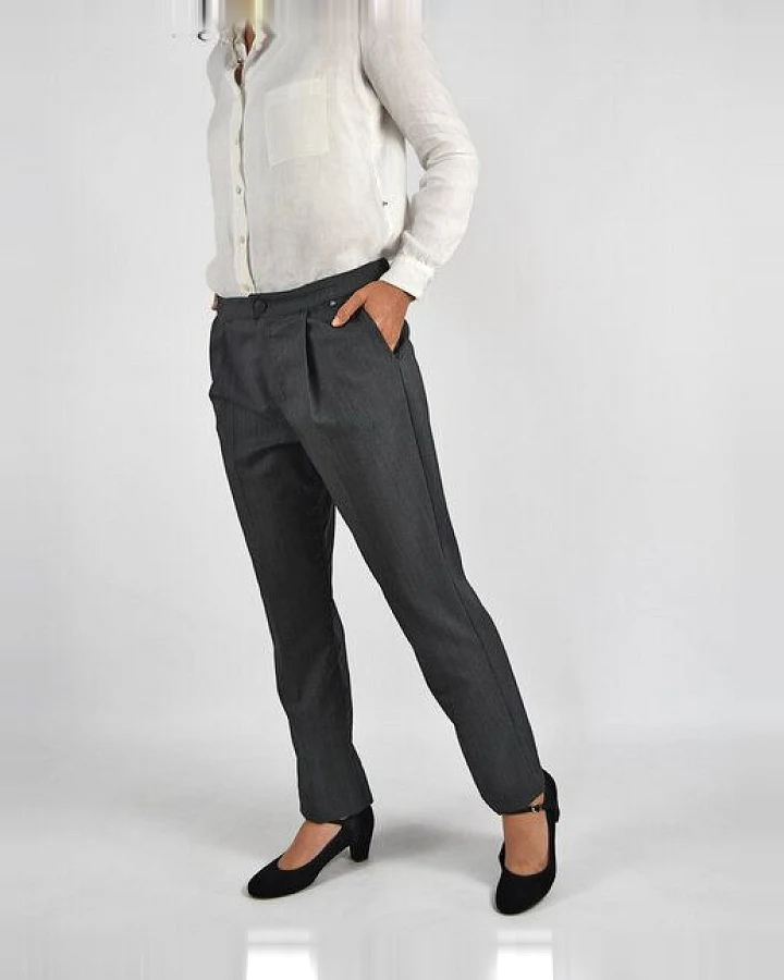 Karottenhose Zidi high rise aus upgecycelter herringbone Wolle Aatise