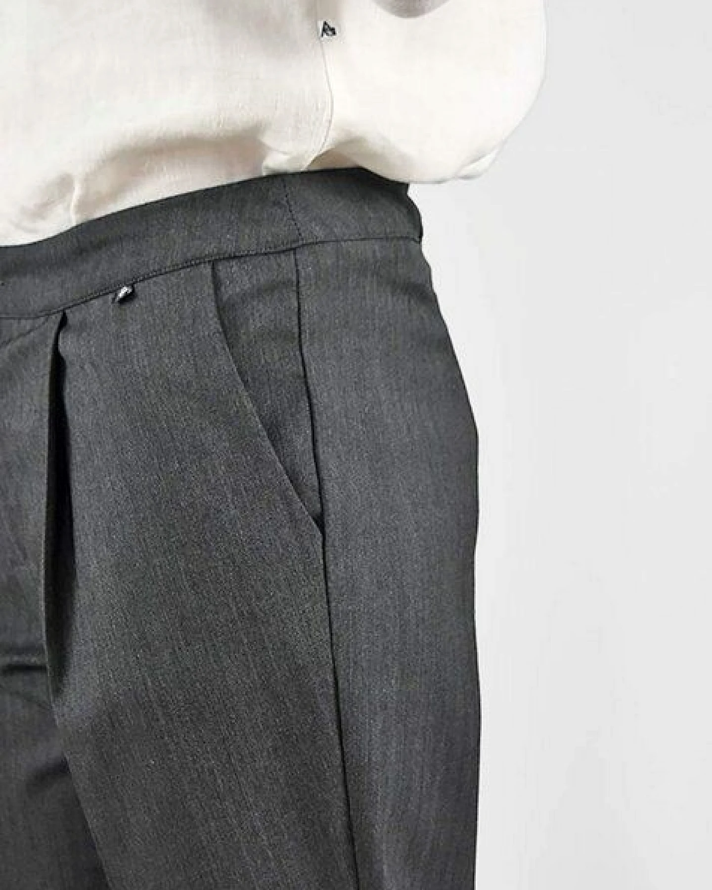 Karottenhose Zidi high rise aus upgecycelter herringbone Wolle Aatise – Ansicht 2