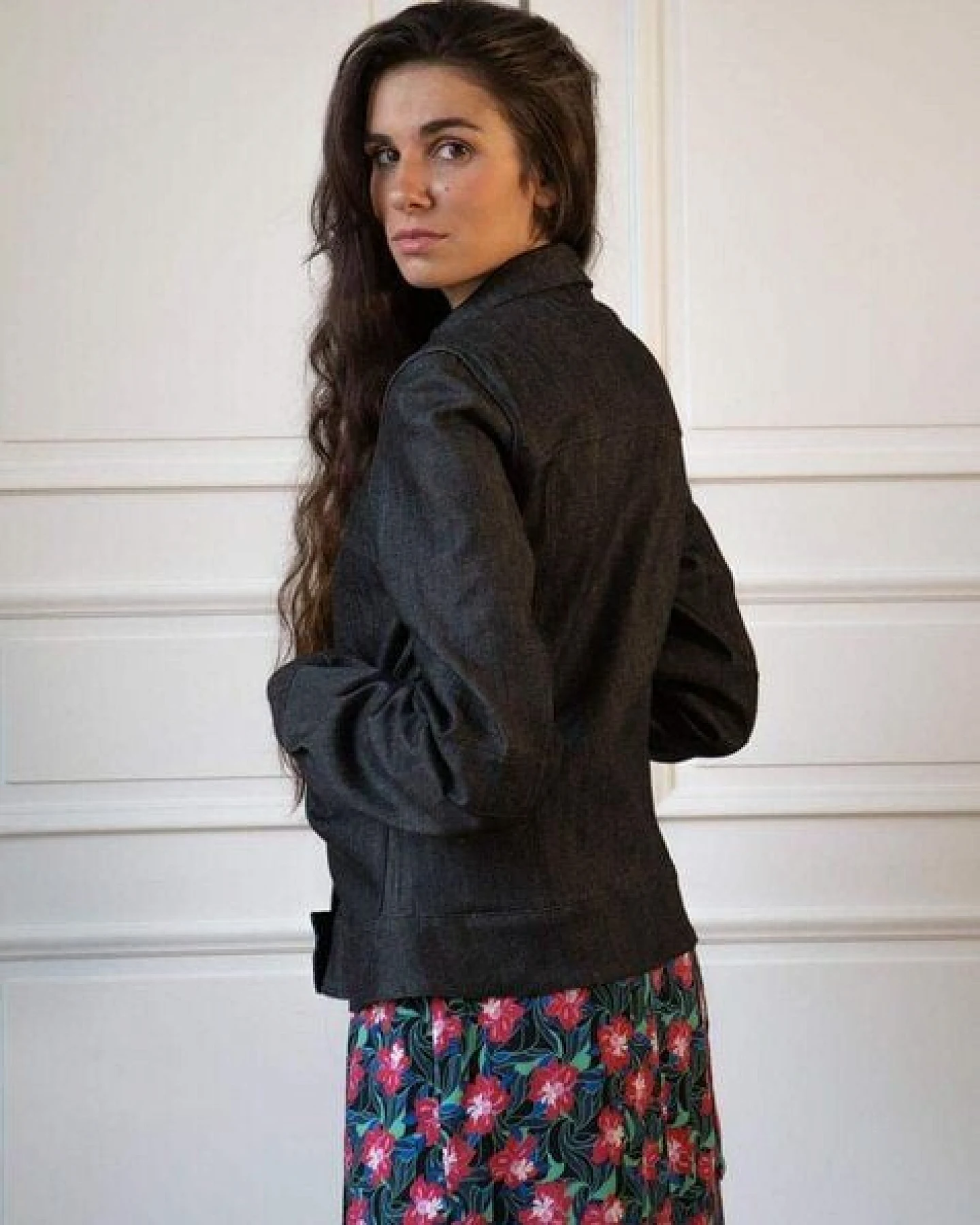 Aatise Schwarze Damen Jeansjacke Zeane aus upgecycelter Baumwolle – Ansicht 3