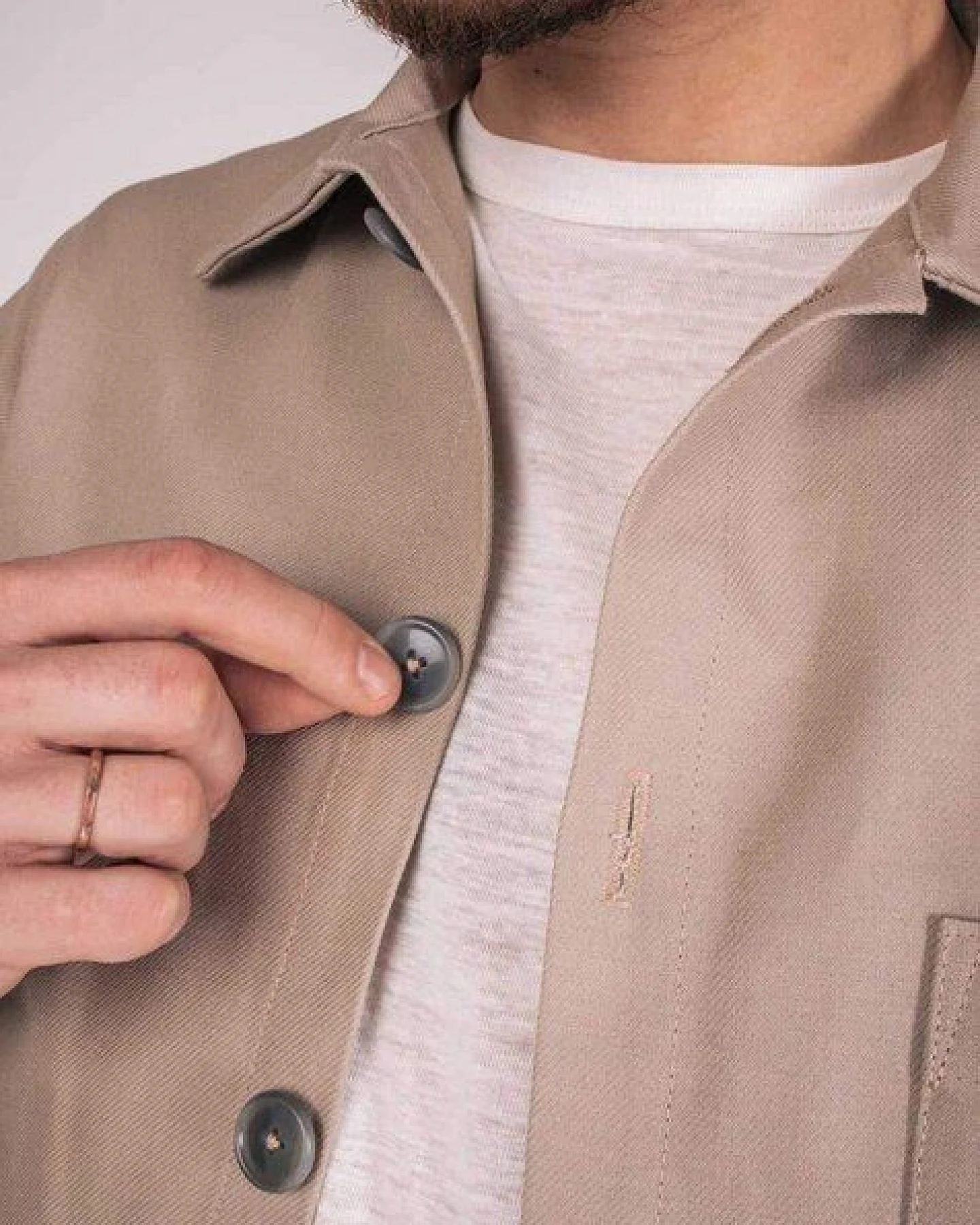 Aatise Herrenjacke Zularit aus upgecycelter beiger Baumwolle – Ansicht 3