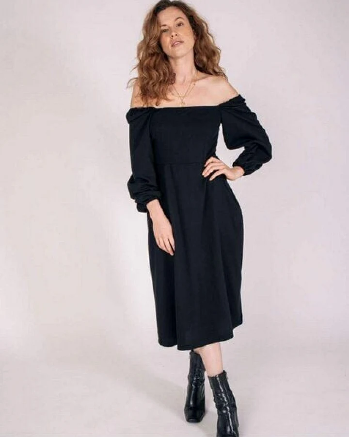 Aatise Kleid Zéfi mit langen Ärmeln aus EcoVero uni schwarz
