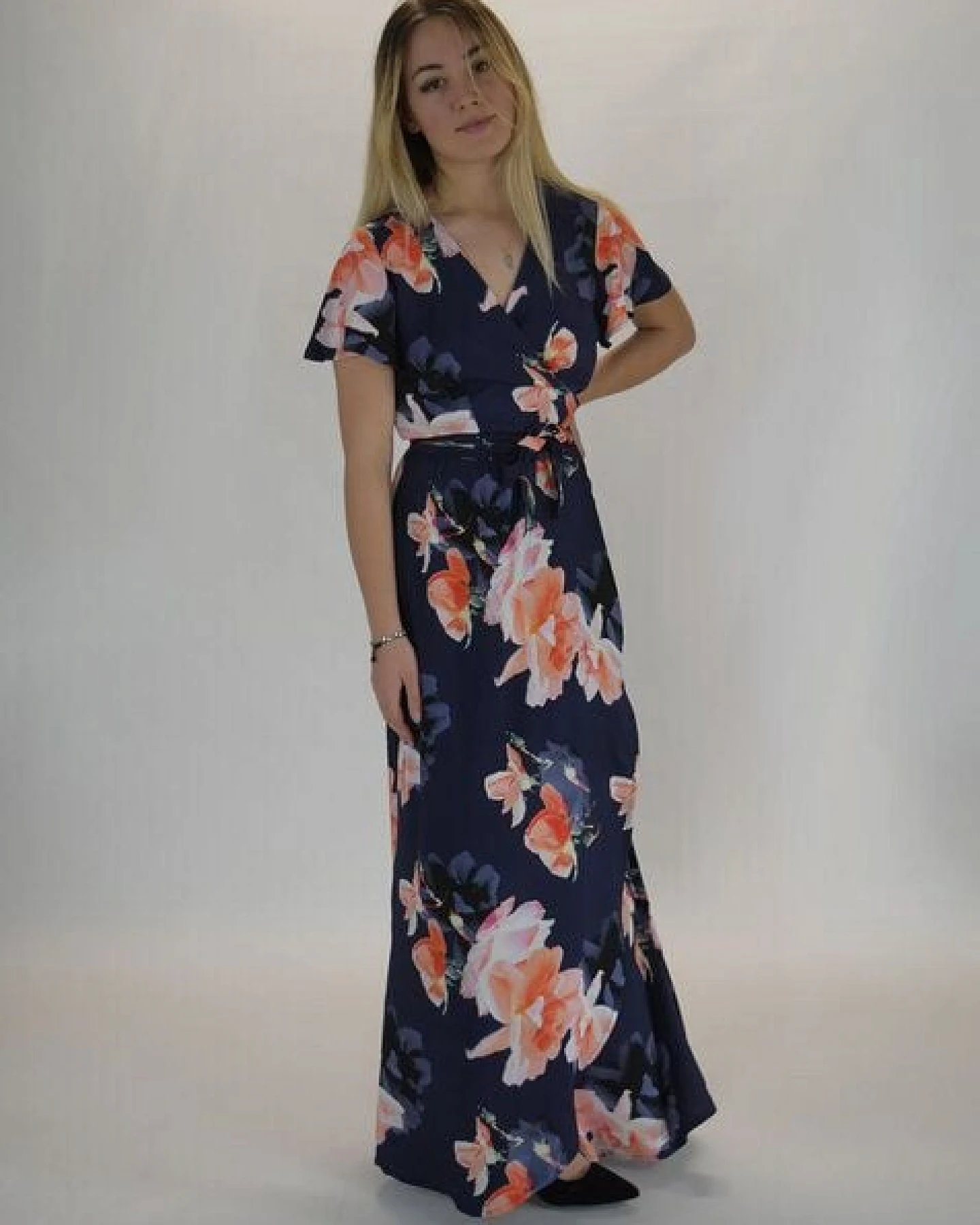 Aatise Langes Abendkleid im Wickeleffekt Zermonie 100% EcoVero – Ansicht 3