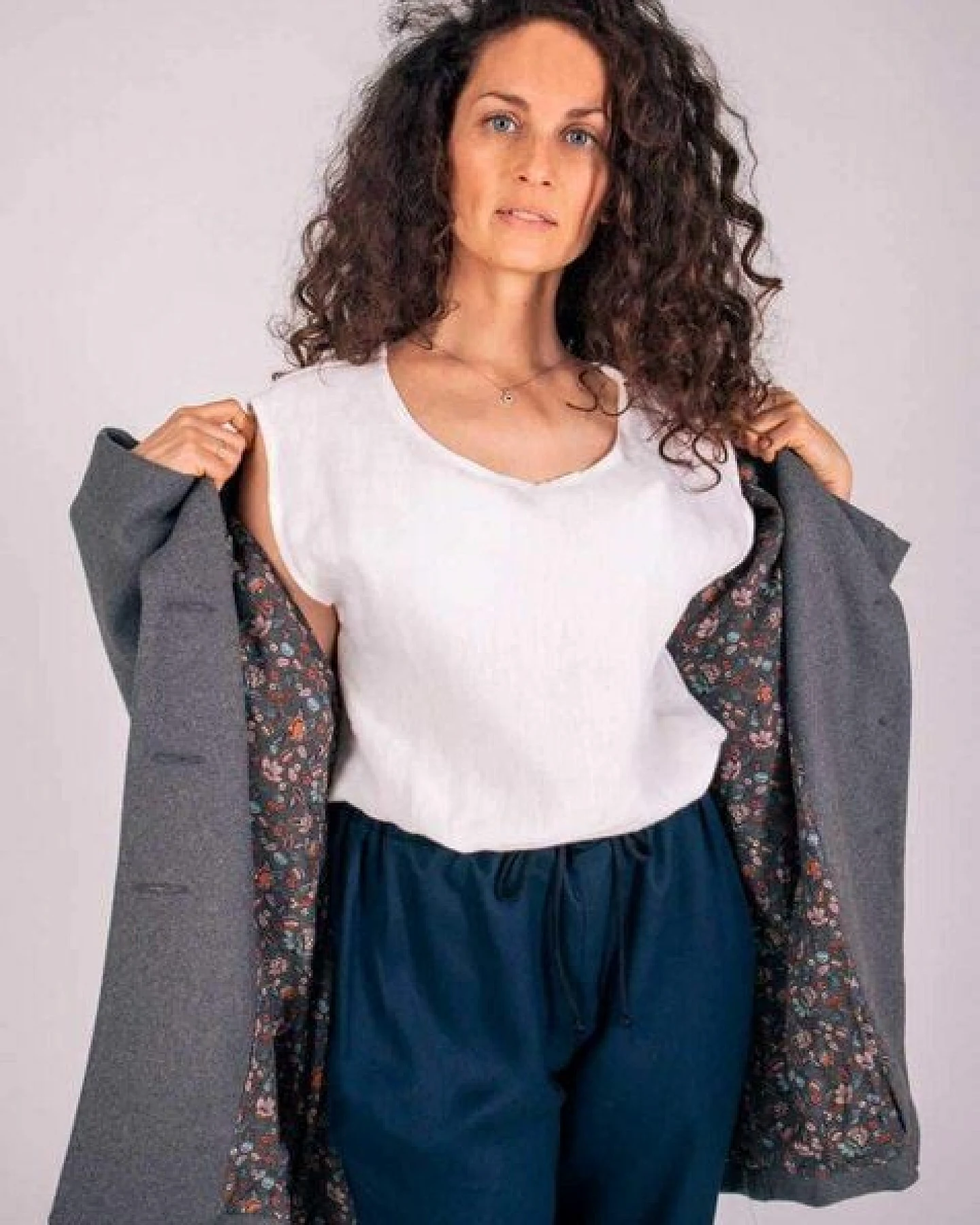 Aatise Damen-Oversize Mantel Zaneta aus upgecycelter Kammwolle – Ansicht 4