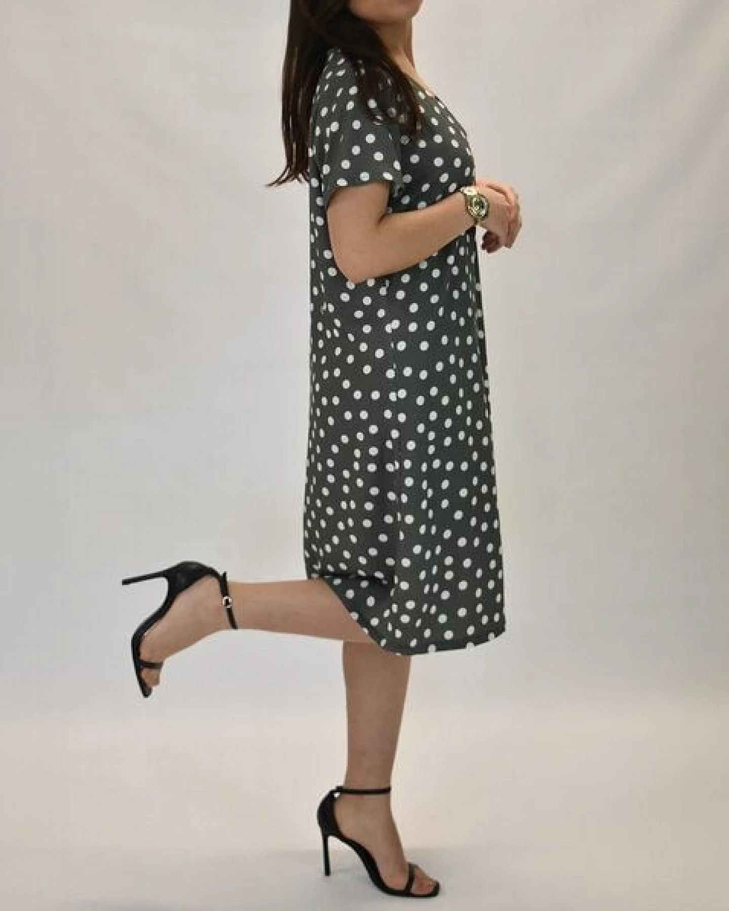 Aatise Shift-Kleid kurzarm Zelda aus 100% EcoVero roter Blumendruck – Ansicht 4