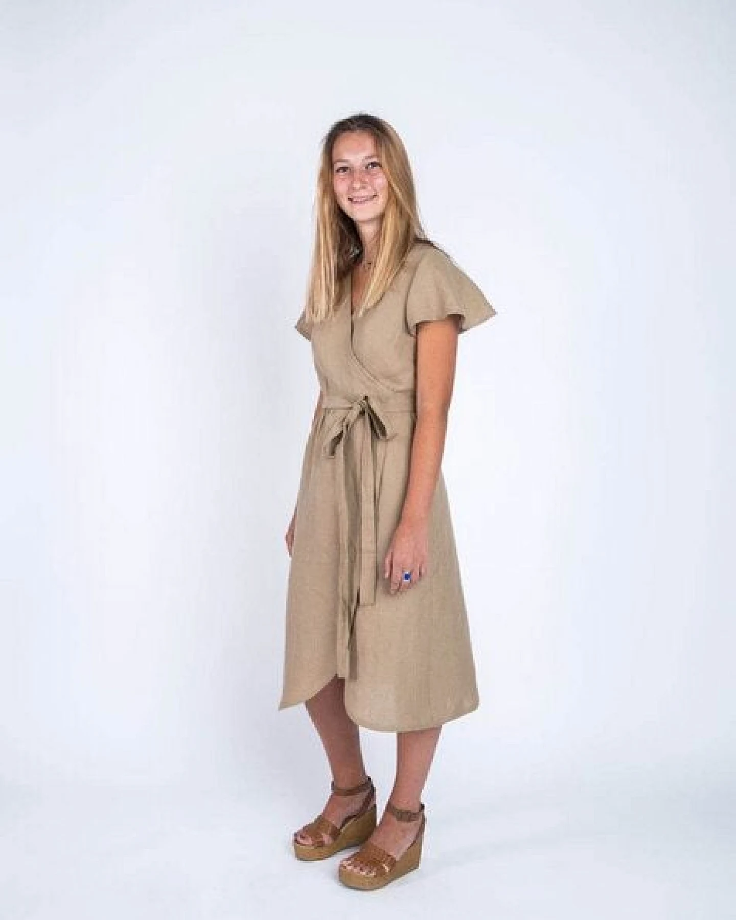 Aatise 100% Leinen-Wickelkleid mit Schmetterlingsärmeln Zargot – Ansicht 2