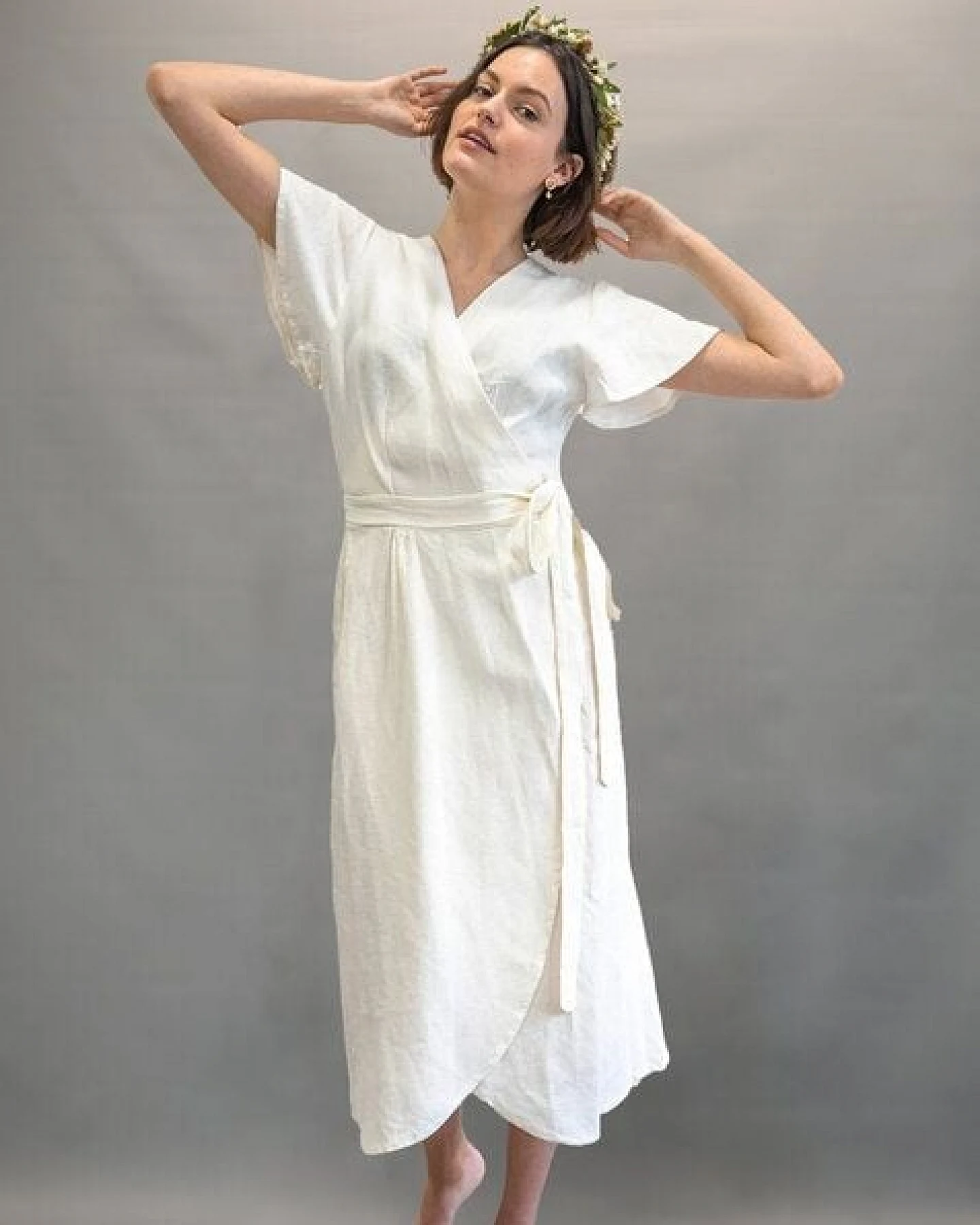 Aatise 100% Leinen-Wickelkleid mit Schmetterlingsärmeln Zargot – Ansicht 4