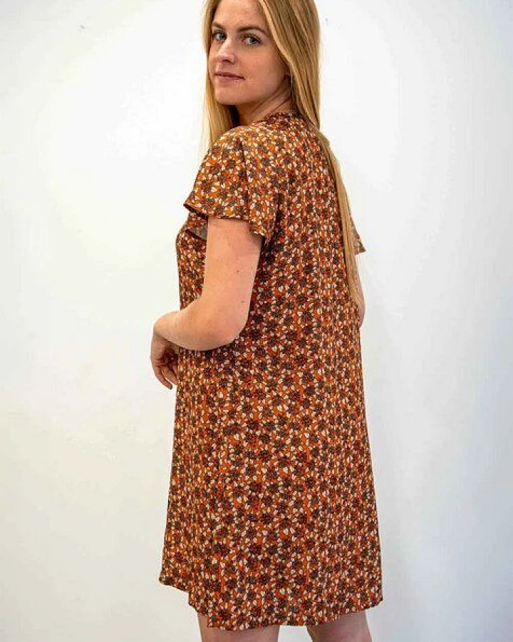 Aatise Shiftkleid Zelda mit Schmetterlingsärmel, oranger Druck, 100% EcoVero