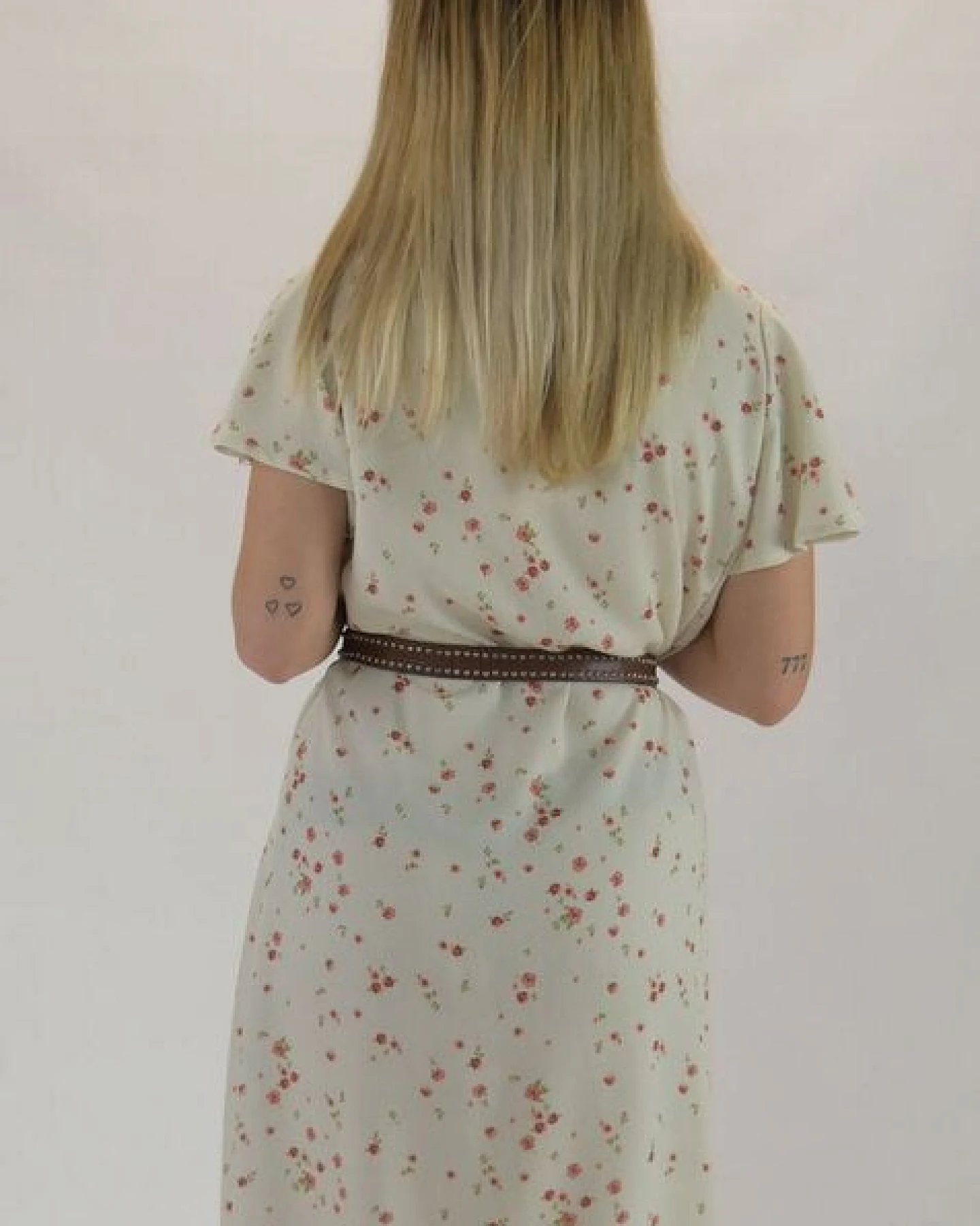 Aatise Shiftkleid Zelda mit Schmetterlingsärmel, oranger Druck, 100% EcoVero – Ansicht 3
