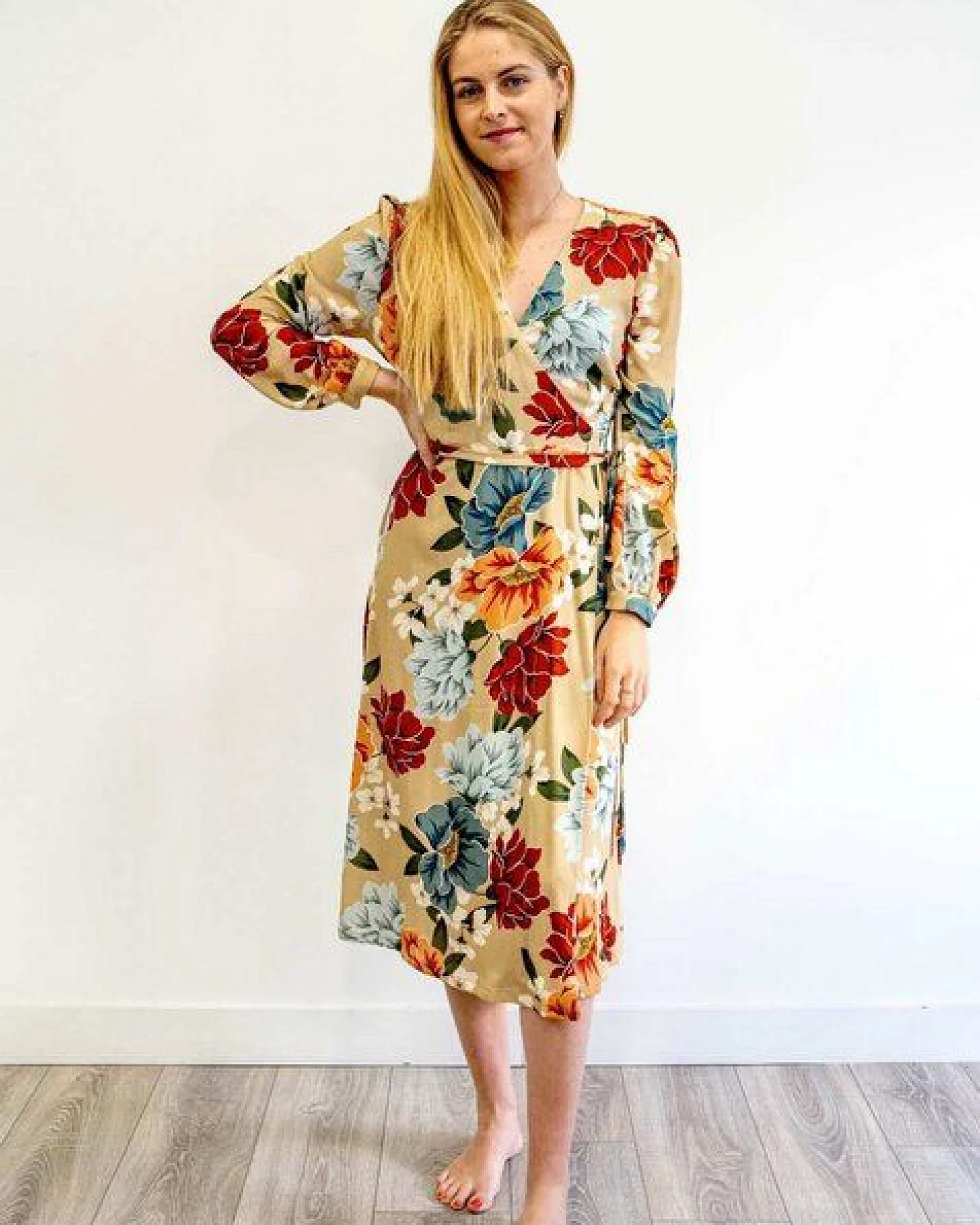 Aatise Wickelkleid mit Bischofsärmeln wadenlanger Rock Zovy, 100% EcoVero – Ansicht 4
