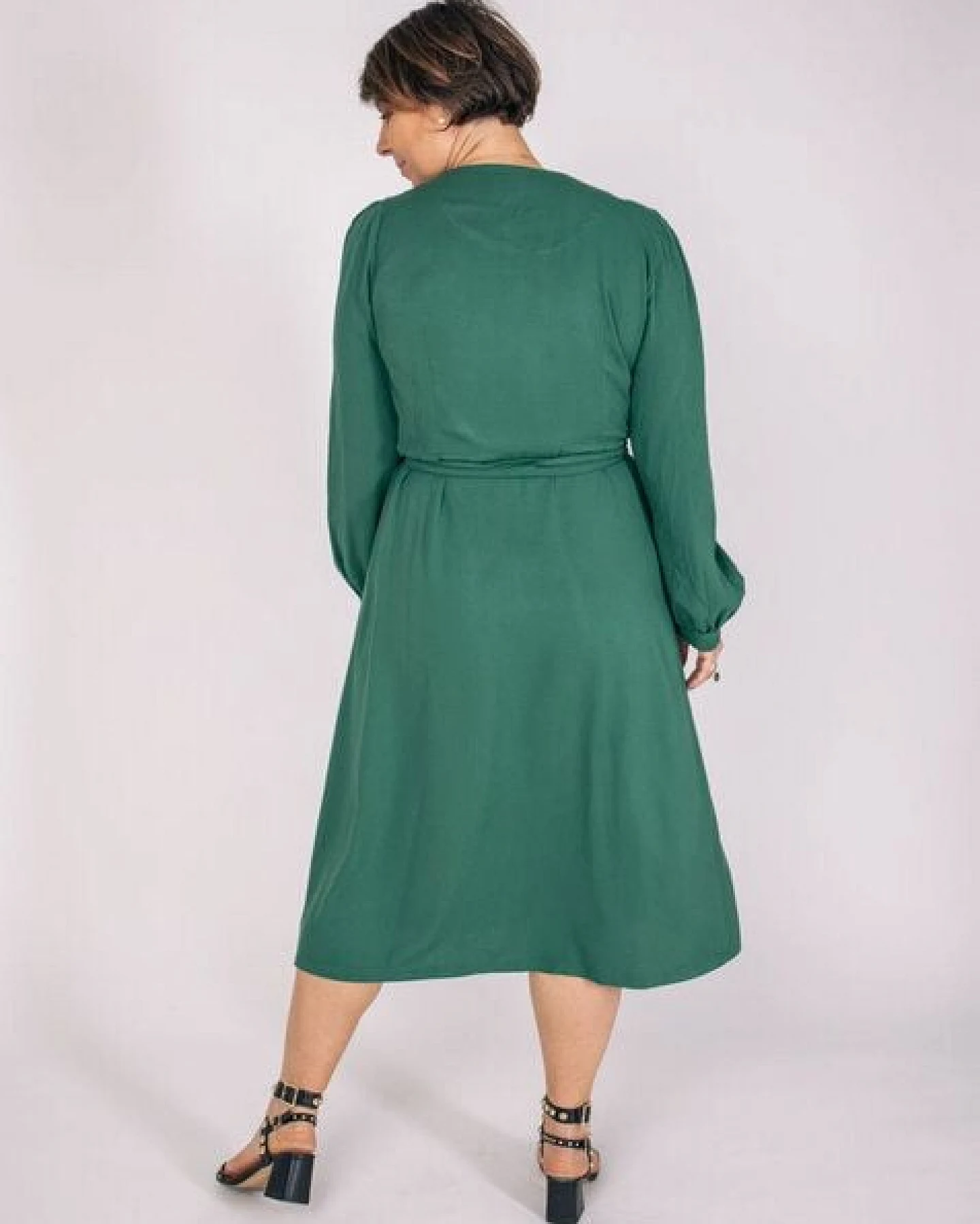 Aatise Wickelkleid mit Bischofsärmeln wadenlanger Rock Zovy, 100% EcoVero – Ansicht 4