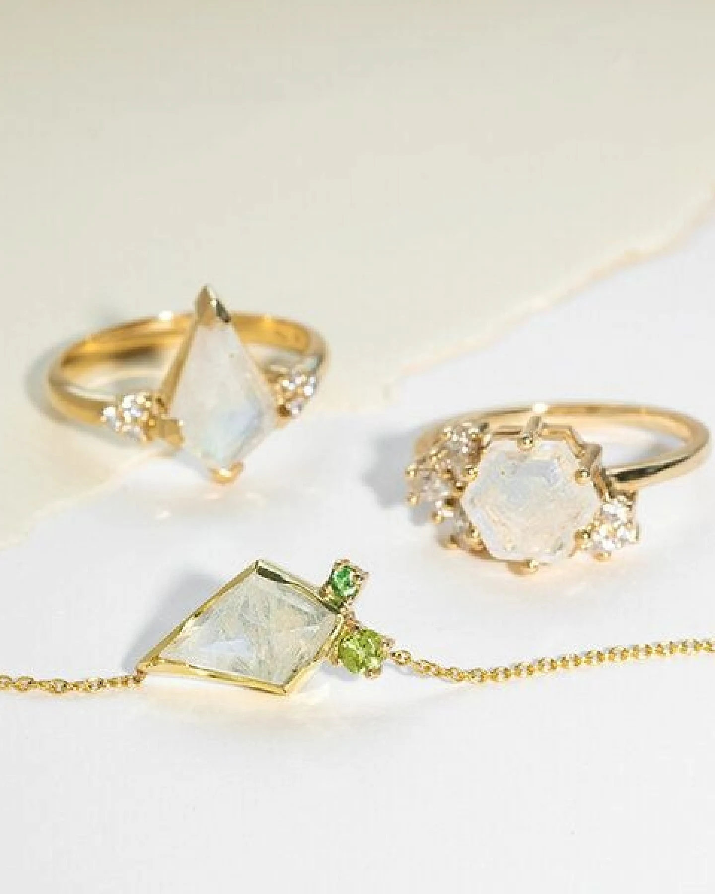 Eppi Einzigartiger Ring mit Mondstein und Moissaniten Anita – Ansicht 3