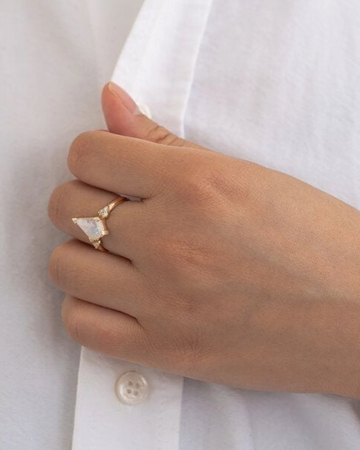 Eppi Einzigartiger Ring mit einem Mondstein Kettil – Ansicht 4