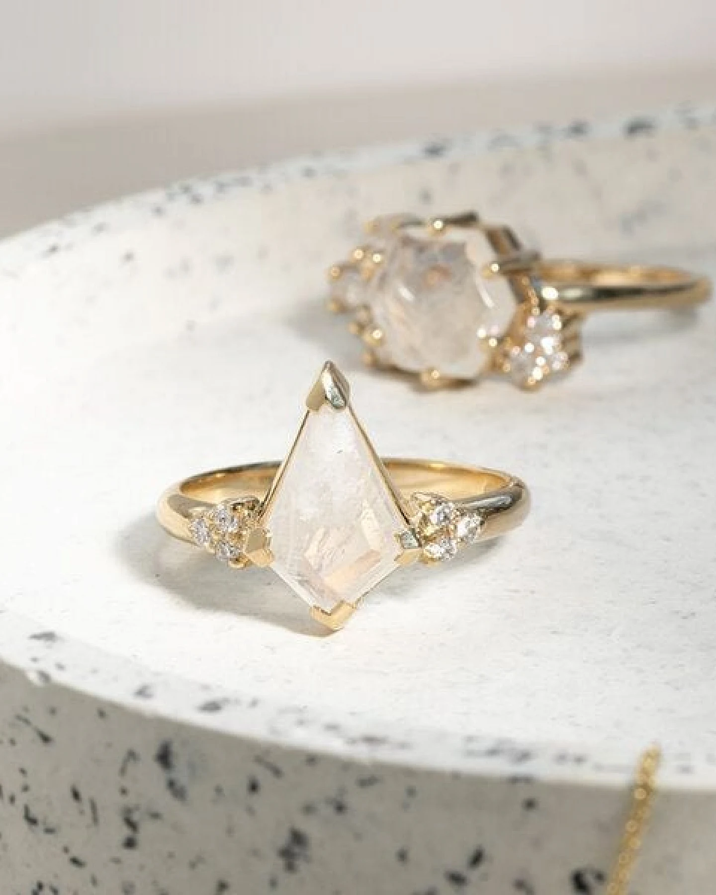 Eppi Einzigartiger Ring mit einem Mondstein Kettil – Ansicht 3