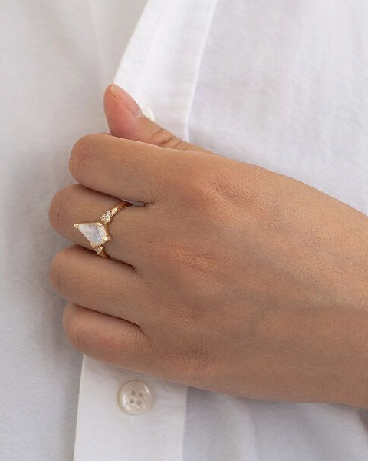 Eppi Einzigartiger Ring mit einem Mondstein Kettil – Ansicht 4