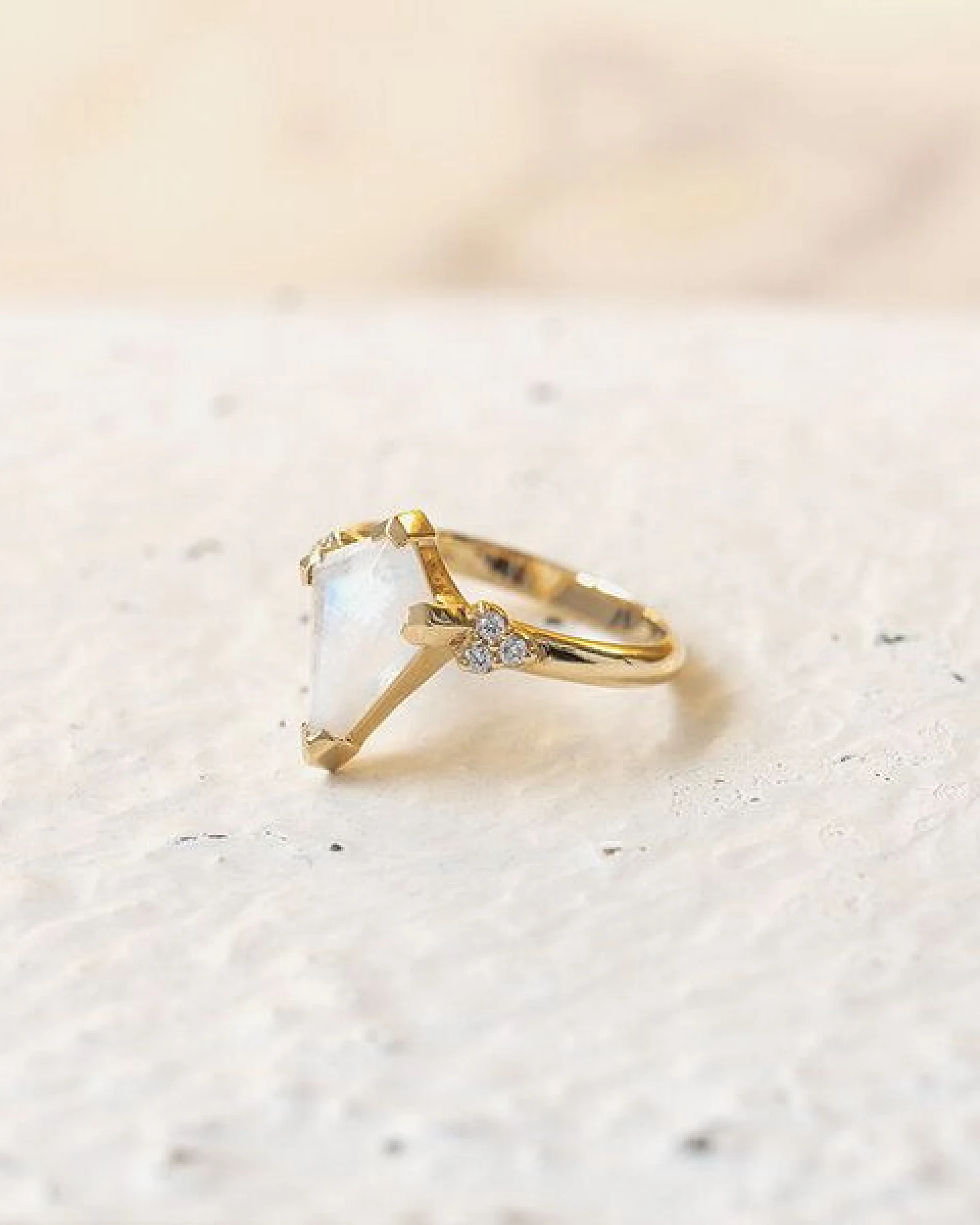 Eppi Einzigartiger Ring mit einem Mondstein Kettil – Ansicht 2