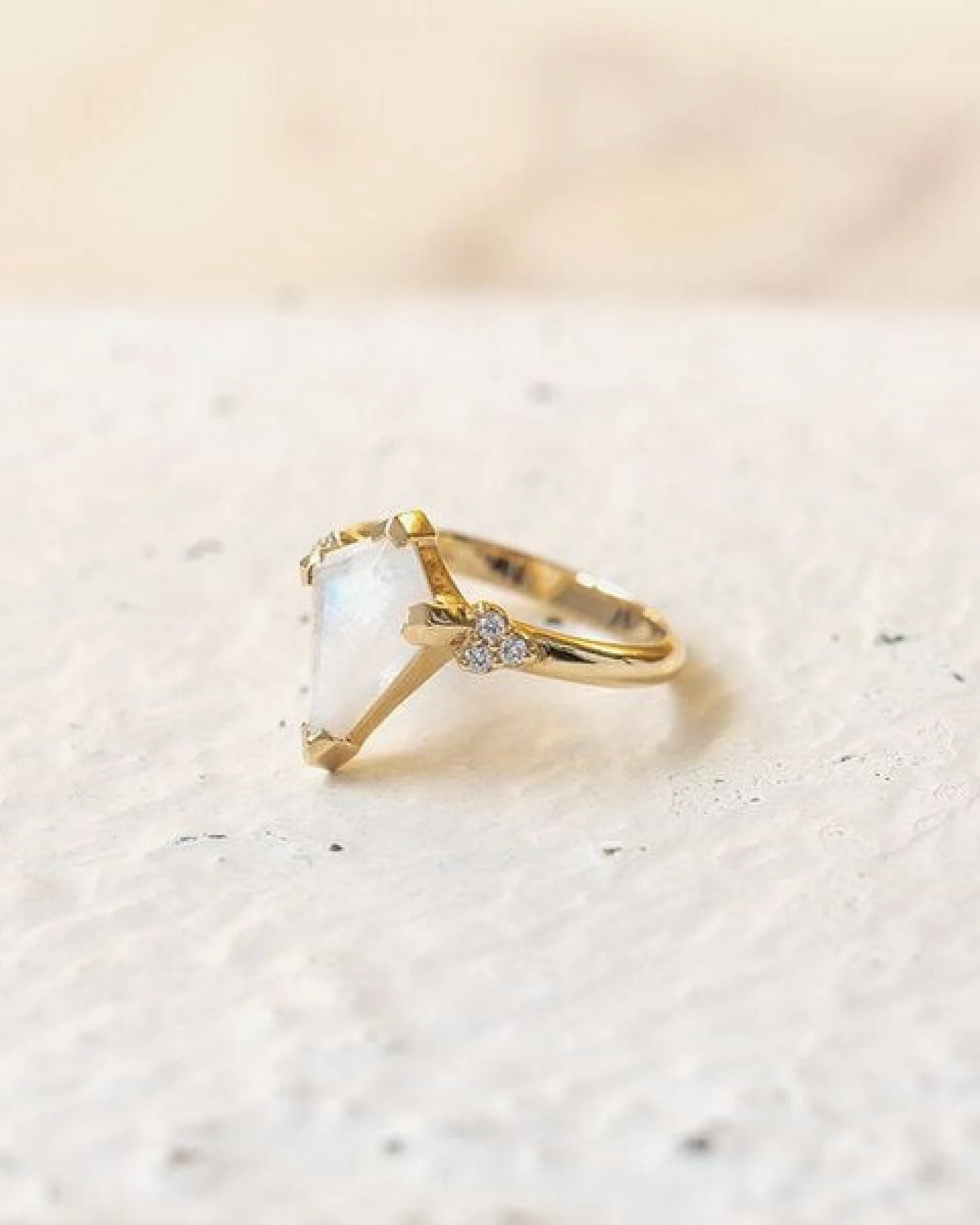 Eppi Einzigartiger Ring mit einem Mondstein Kettil – Ansicht 2