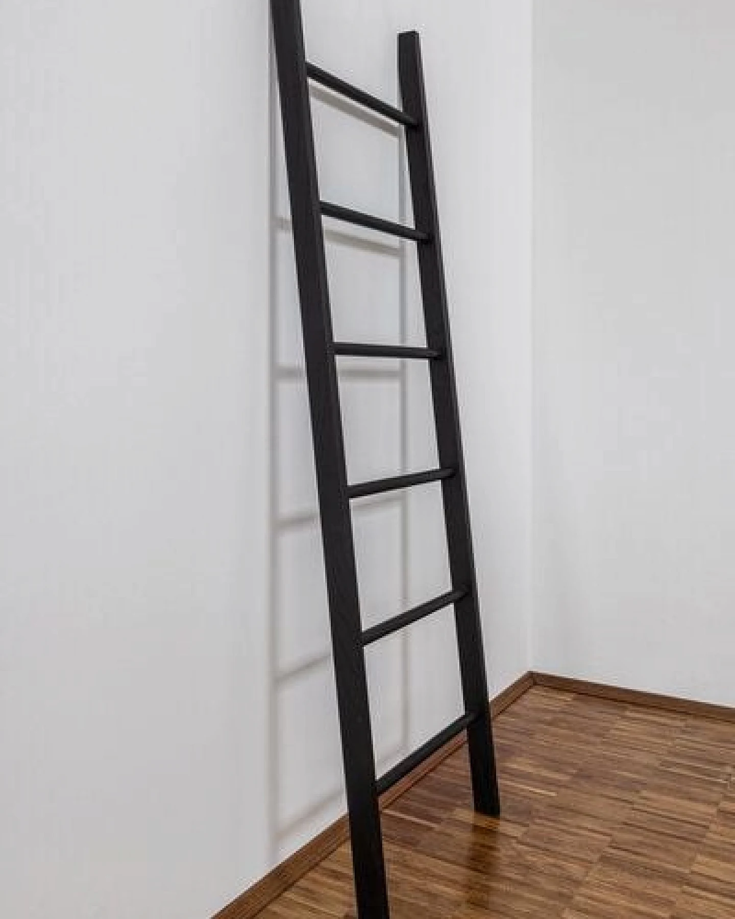 kleiderleiter_de Kleiderleiter/ Handtuchleiter aus schwarzer Eiche – Ansicht 4