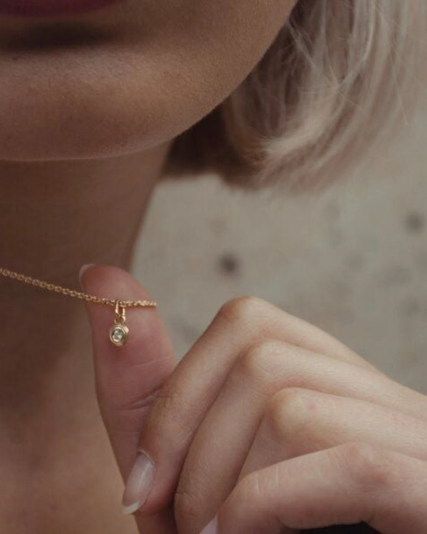 Maren Jewellery Drops of Memories Anhänger 18 Karat Gold mit Labor Diamant – Ansicht 3
