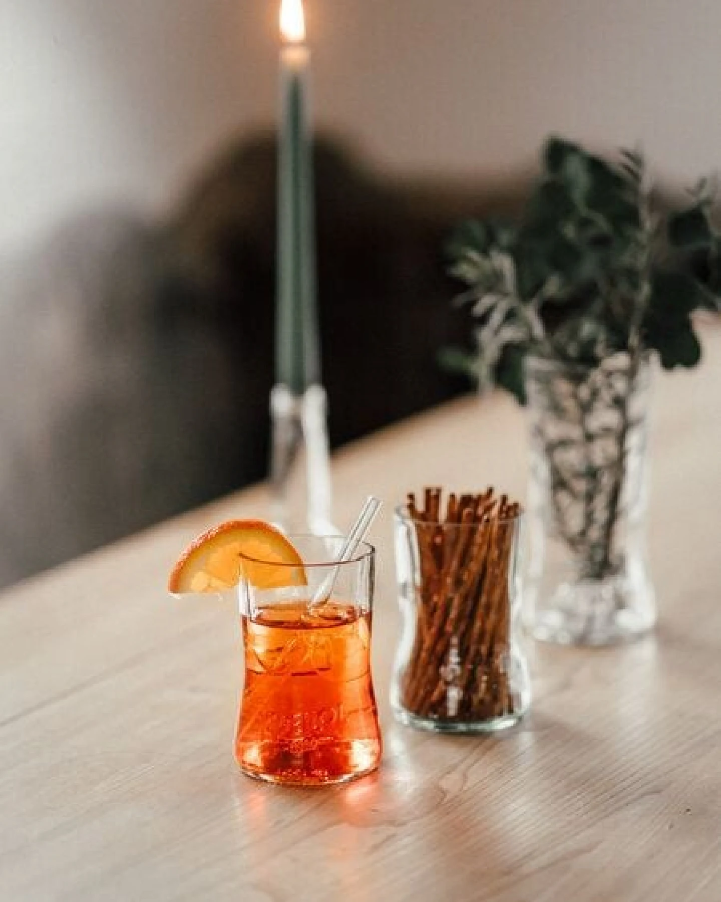 MaBe Aperol Glas - Upcycling aus der leergetrunkenen 0,7l Flasche - witzig & cool mit Storytelling - 1 Stk im schönen Geschenkkarton – Ansicht 4