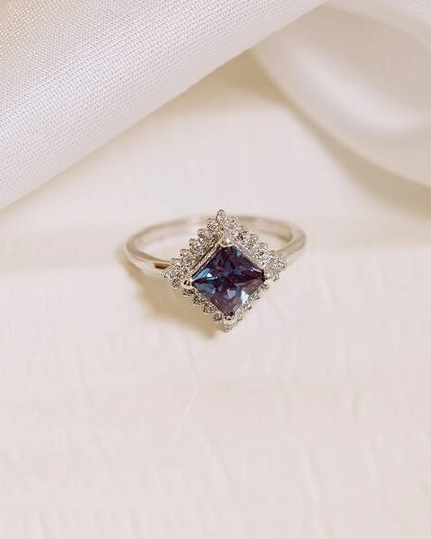 Eppi Ring mit Alexandrit und Lab Grown Diamanten Guerra – Ansicht 3