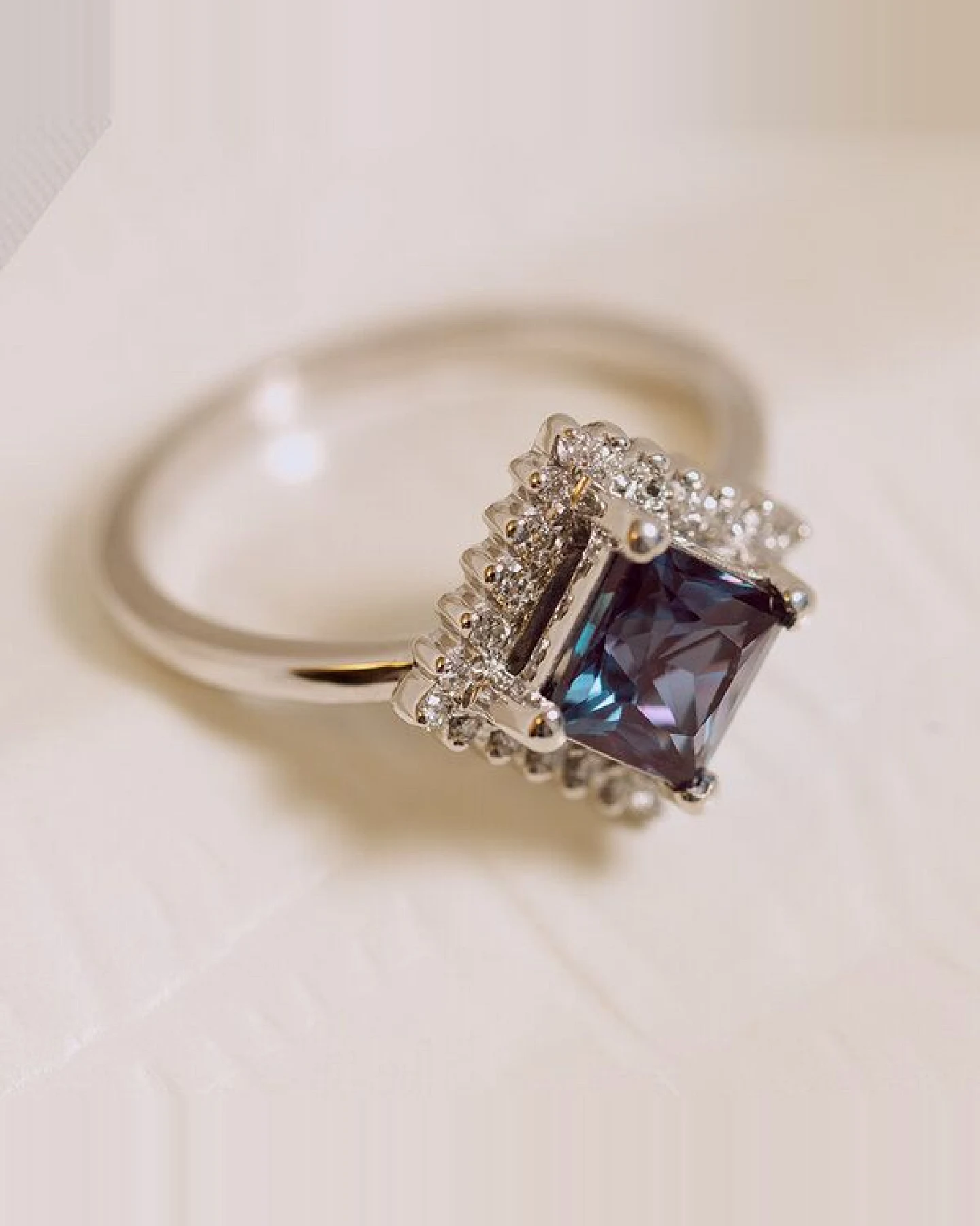 Eppi Ring mit Alexandrit und Lab Grown Diamanten Guerra – Ansicht 2
