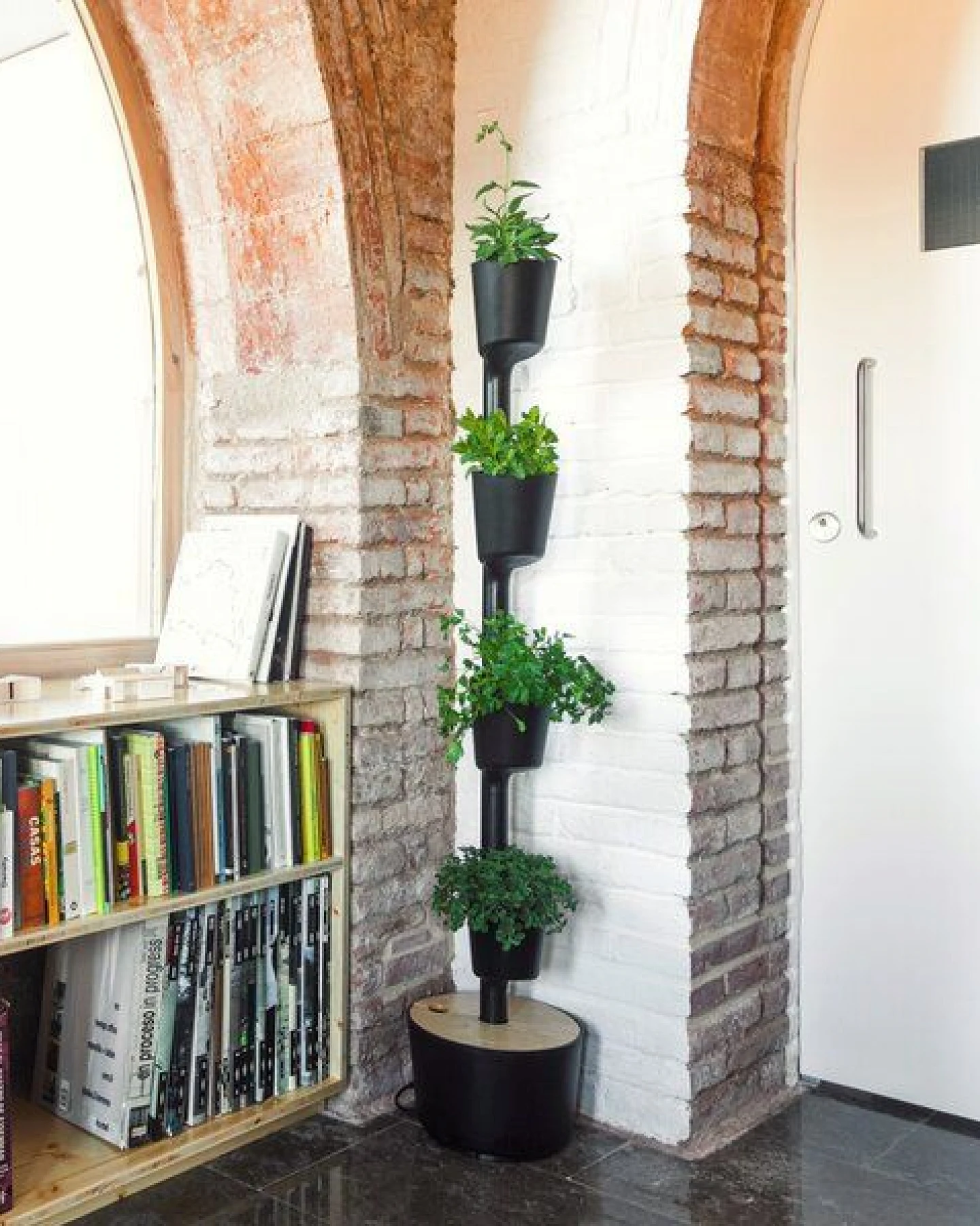 CitySens Vertikaler Blumentopf mit manueller Bewässerung; 4 Blumentöpfe – Ansicht 4