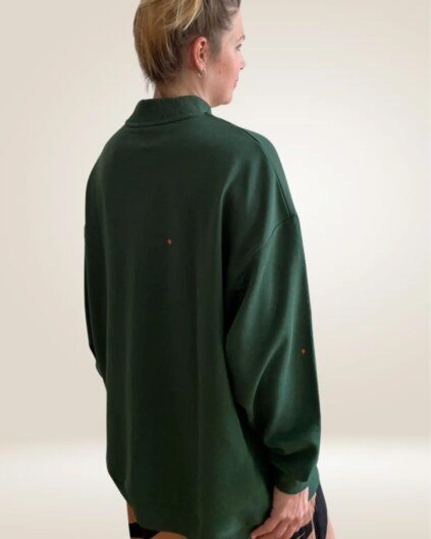 noemvri fashion label oversized Sweatshirt Turtleneck mit Herzchen – Ansicht 2
