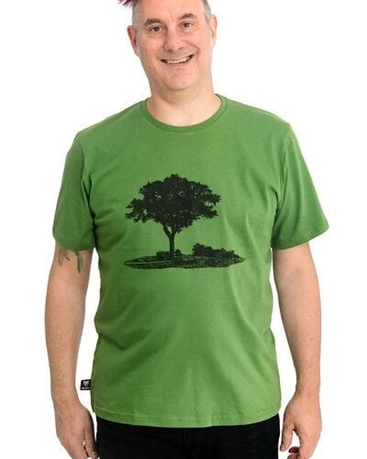 Hirschkind Fair-Trade-Männershirt "Baum am Oderbruch" - Made in Kenia - grasgrün