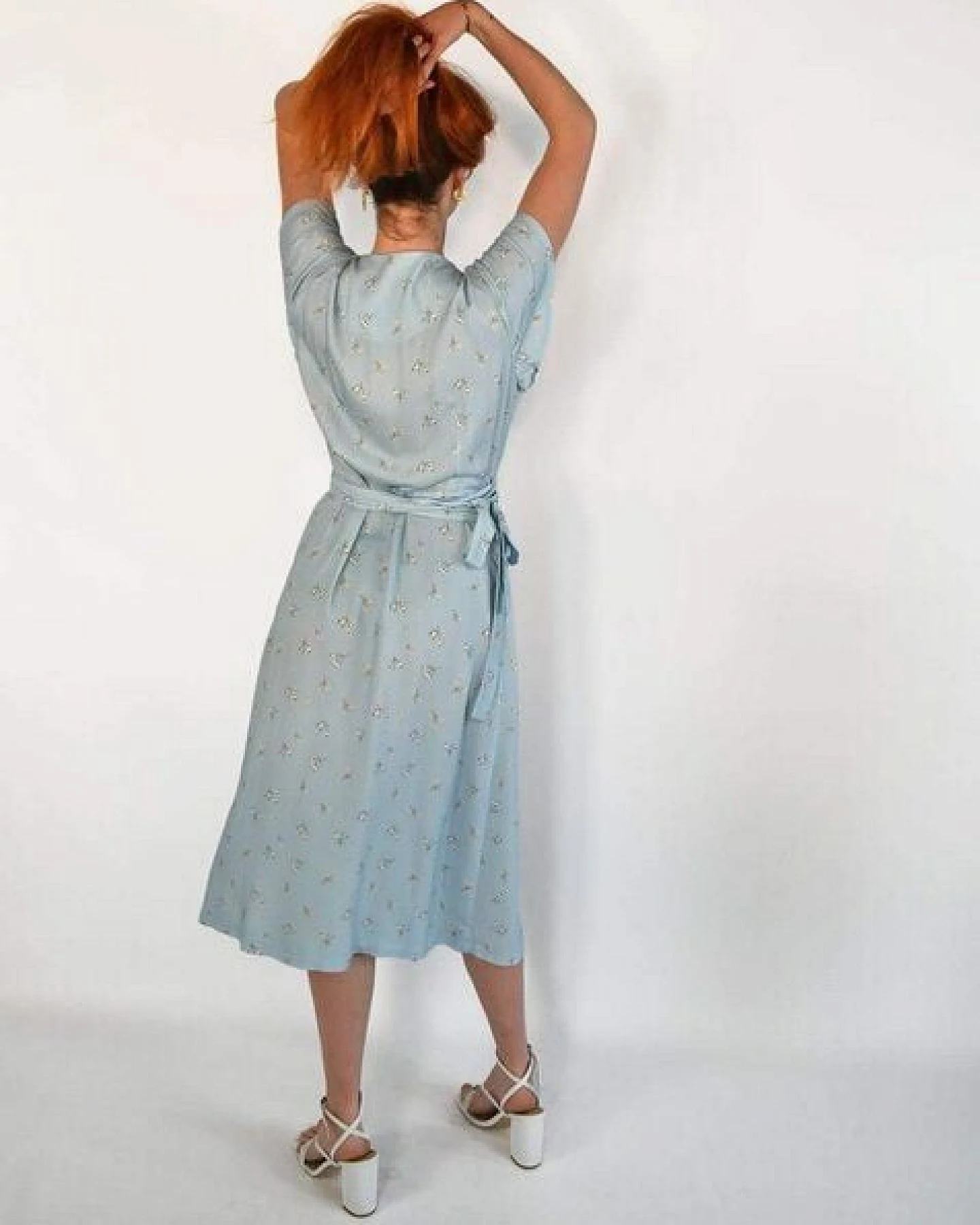 Aatise Wickelkleid Zovy Schmetterlingsärmel Druck 100% EcoVero – Ansicht 4