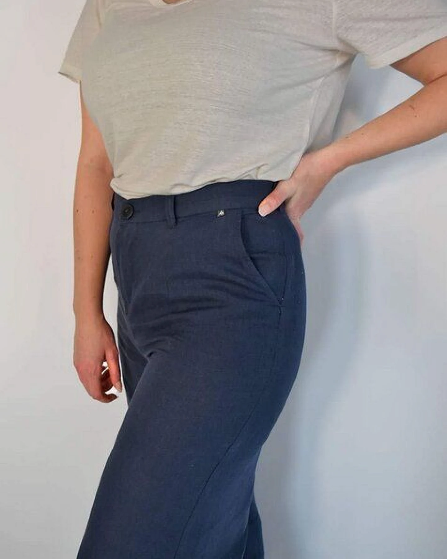 Aatise Schlaghose damen mid-rise Zhéa mit Seitentaschen aus 100% Leinen – Ansicht 4
