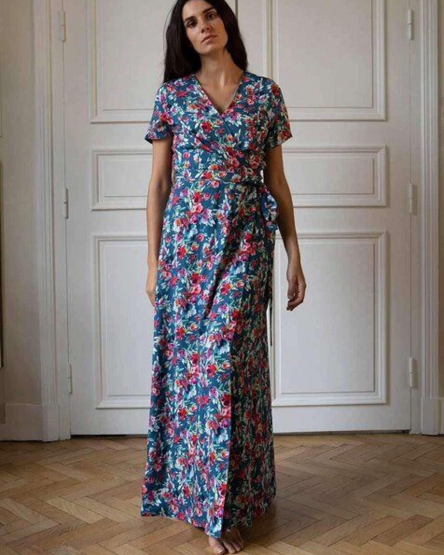 Aatise Festliches Wickelkleid aus 100% Ecovero Zady, kurzarm – Ansicht 2